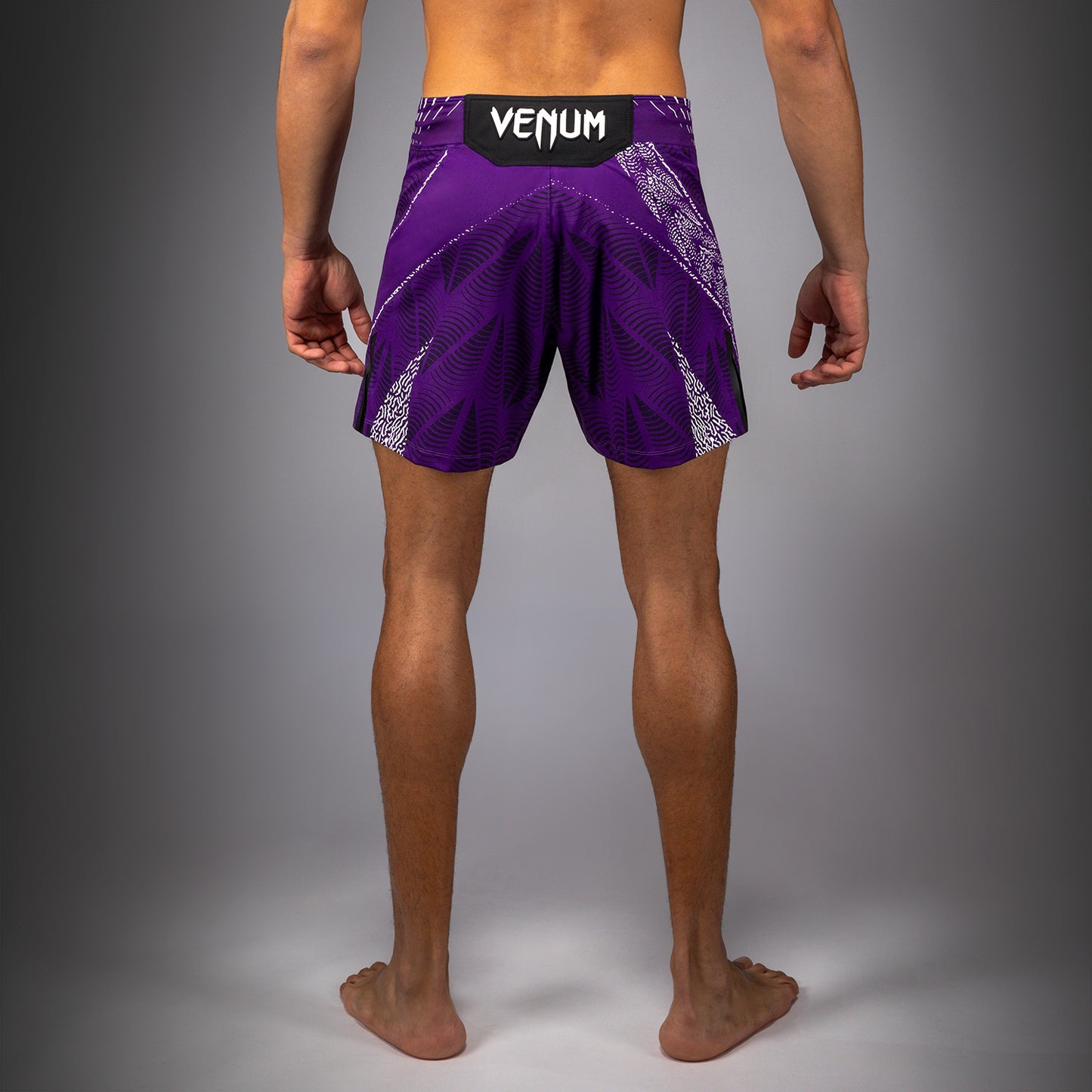 UFC Zenith by Venum Authentic Fight Night ショートフィットファイトショーツ メンズ - パープル