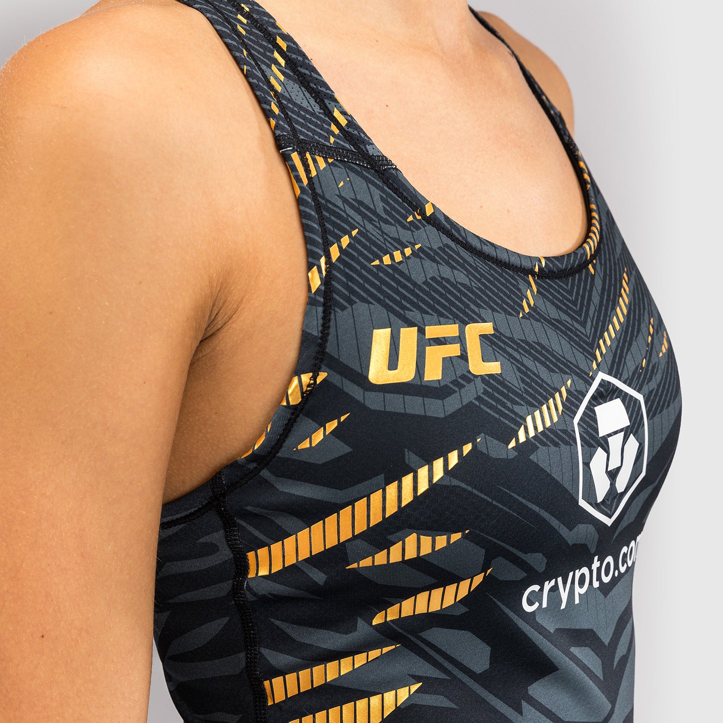 UFC Fusion by Venum Authentic Fight Night インテグレーテッドスポーツブラ（女性用） - チャンピオン