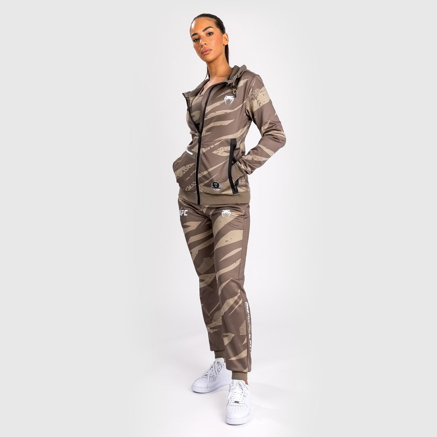 UFC Adrenaline By Venum Fight Week ウィメンズ・ジップ・フーディ - Desert Camo