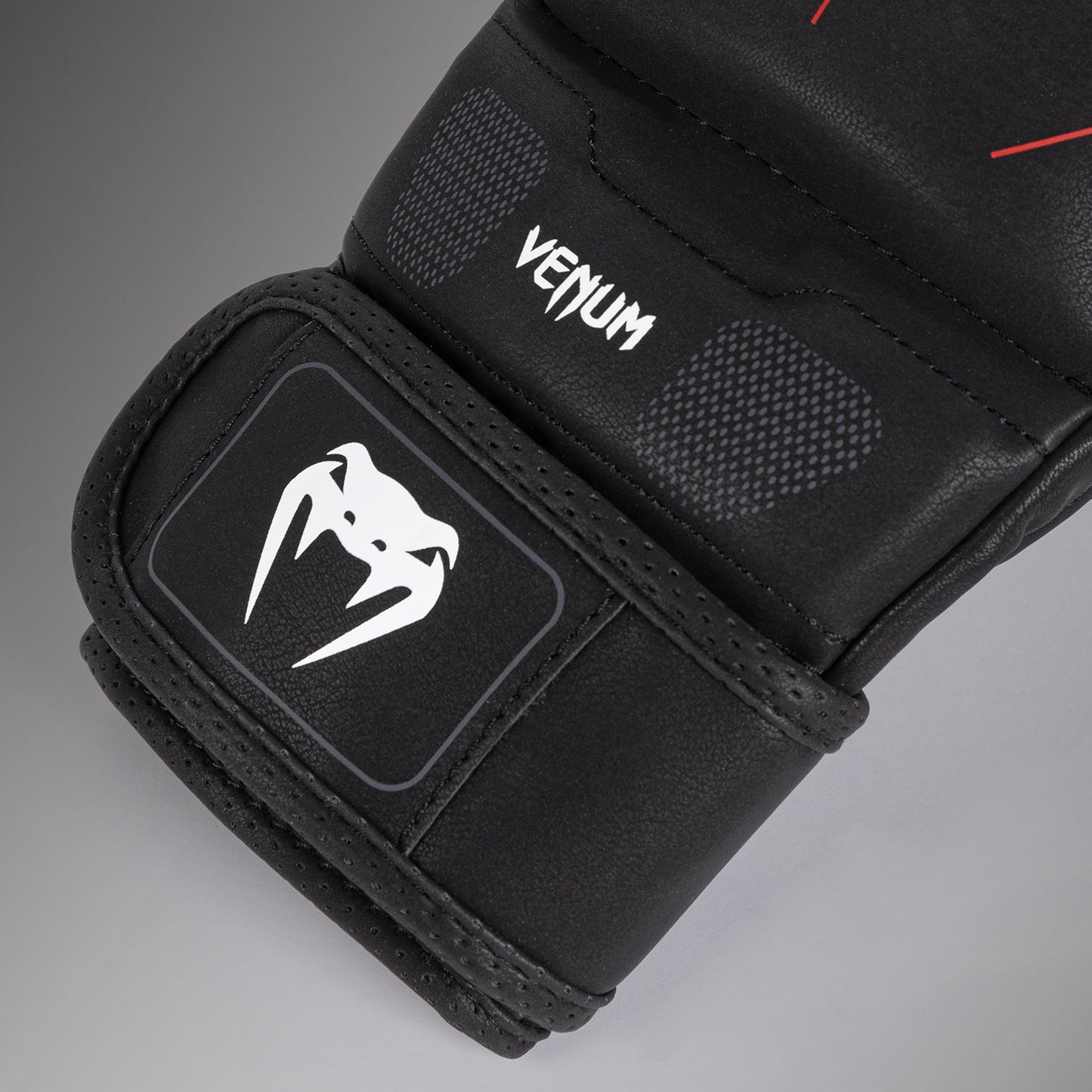 Venum Tactical XT MMA スパーリンググローブ - ブラック/ファイヤーレッド