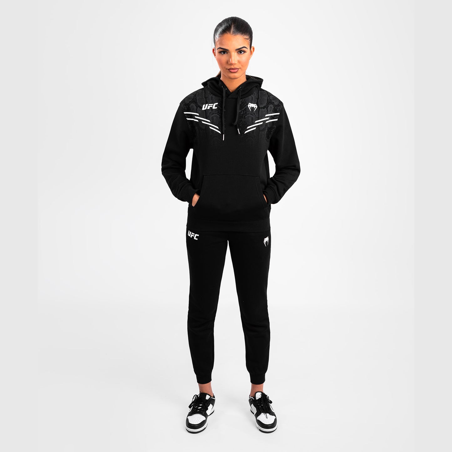 UFC Adrenaline by Venum Replica 女性用プルオーバー・パーカー - ブラック