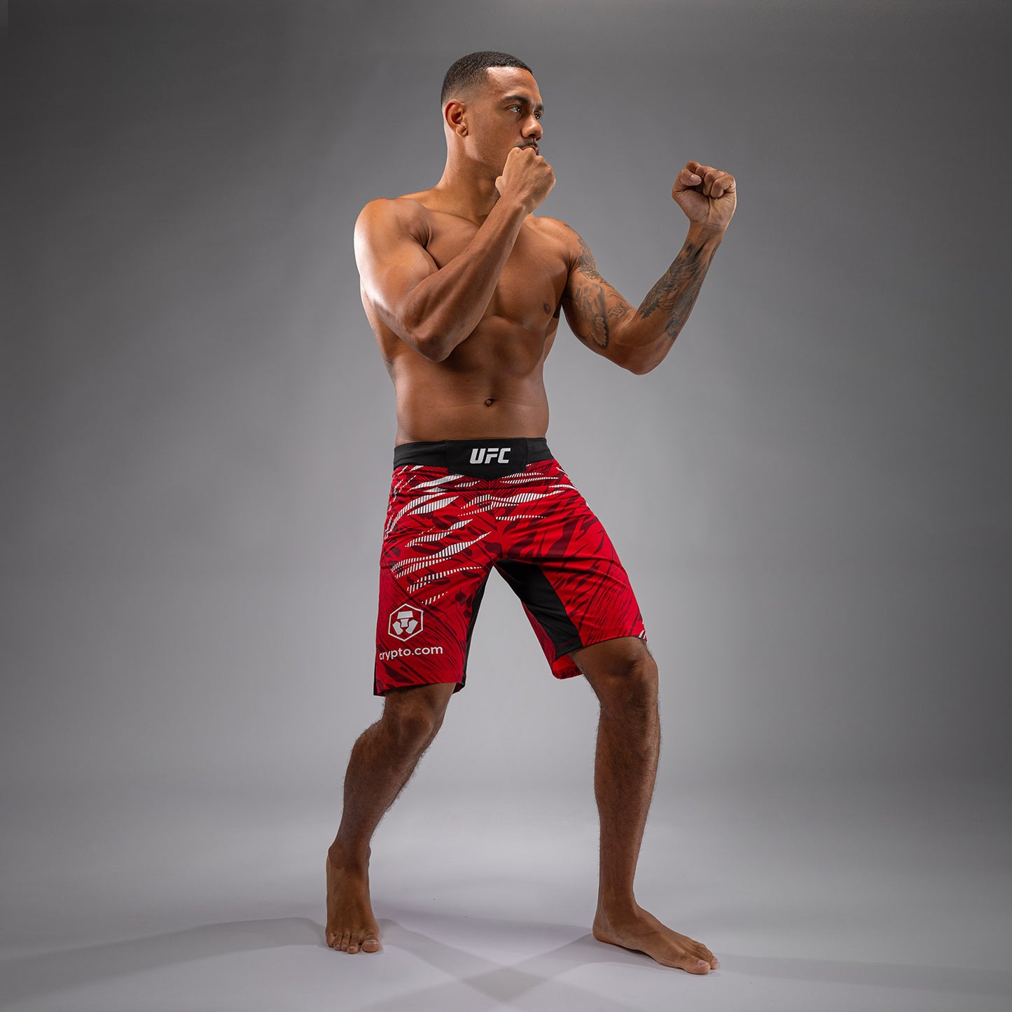 UFC Fusion by Venum Authentic Fight Night レスリングショーツ（男性用、フィットラルゴ） - レッド