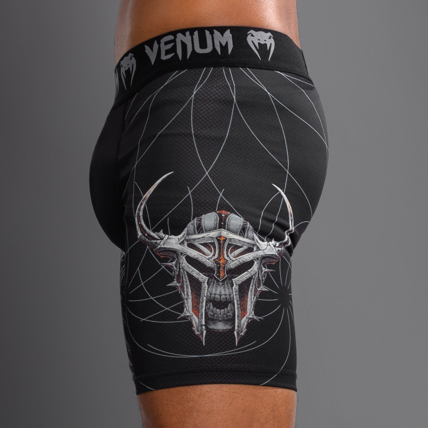 Venum Gladiator 5.0 ショーツ - ブラック/シルバー