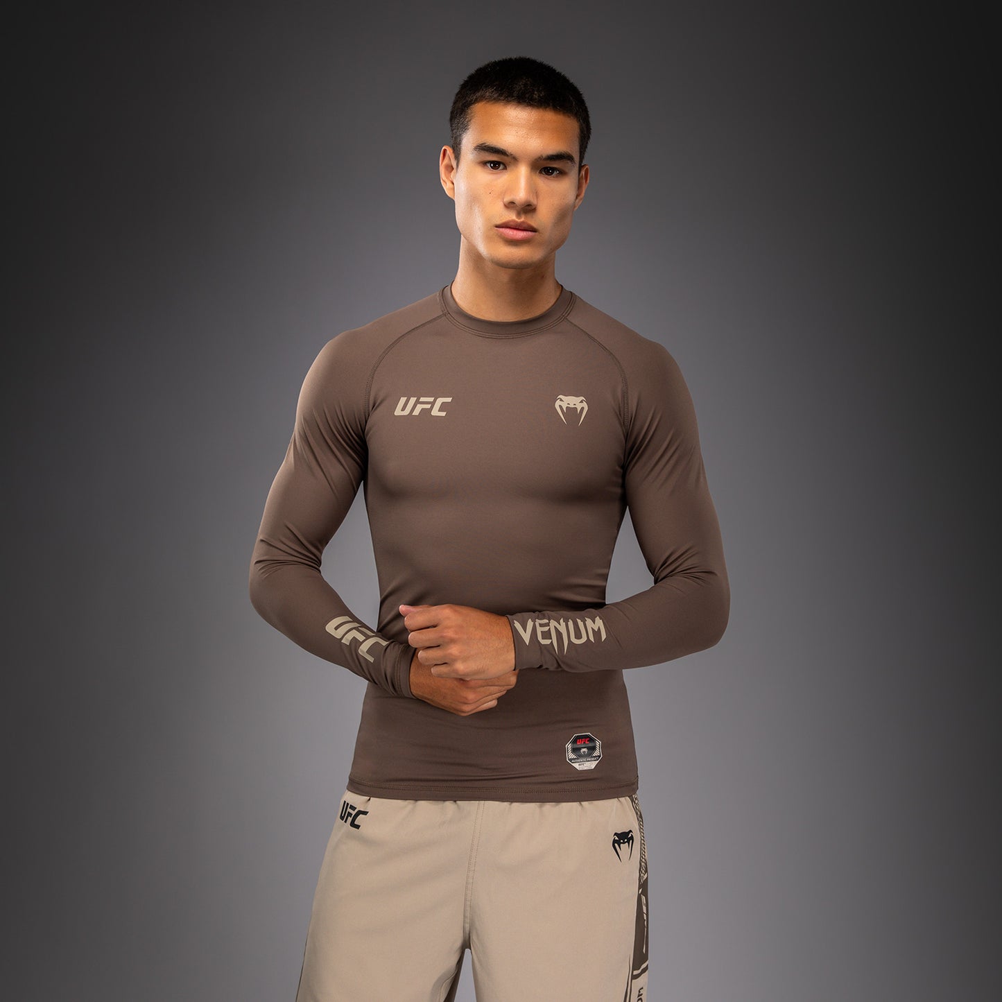 Venum UFC Unity by Venum Authentic Fight Week メンズ テクニカル 長袖ラッシュガード - ブラウン
