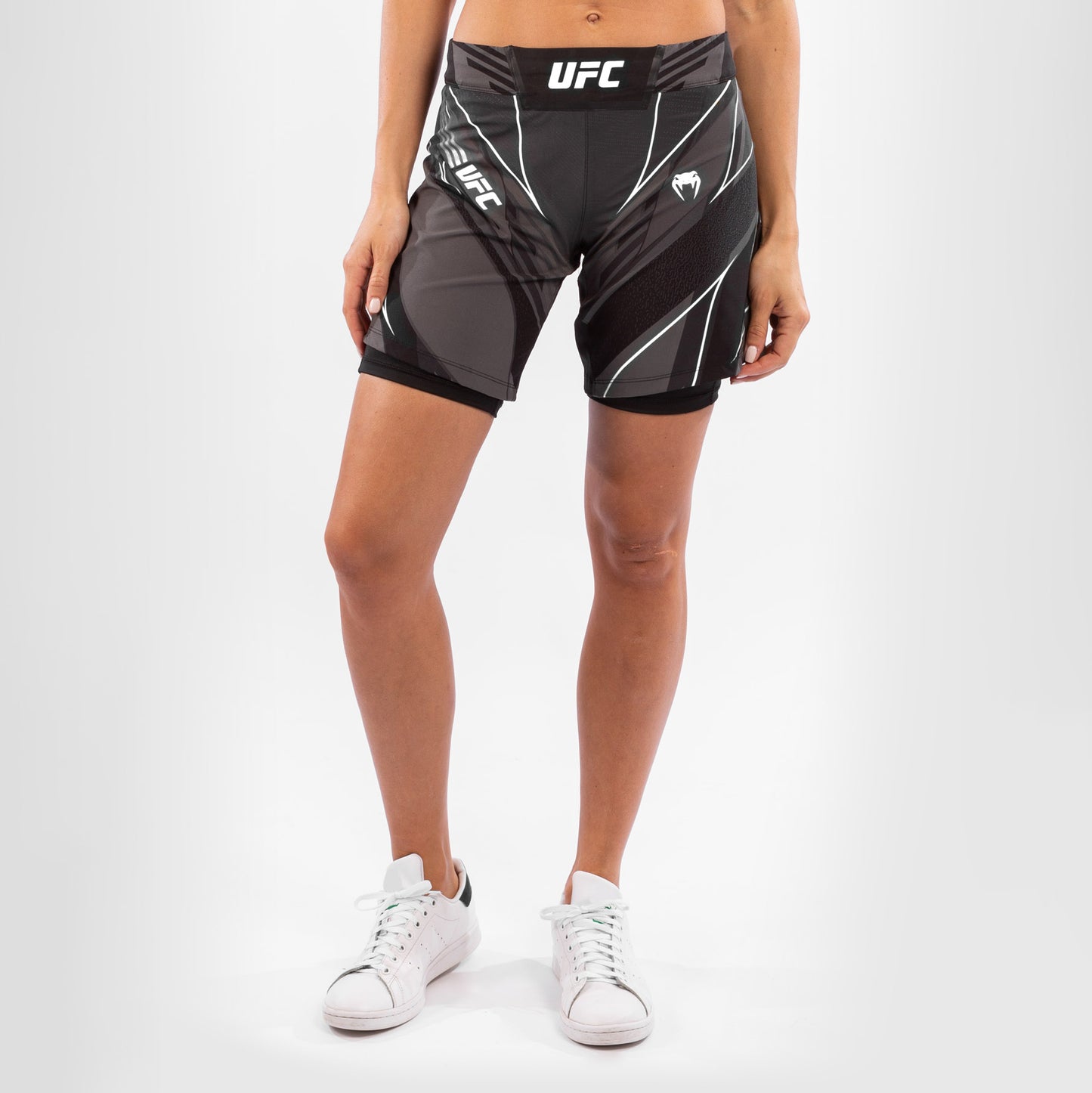 UFC VENUM本物のファイトナイトウィメンズショート-ロングフィット - 黒