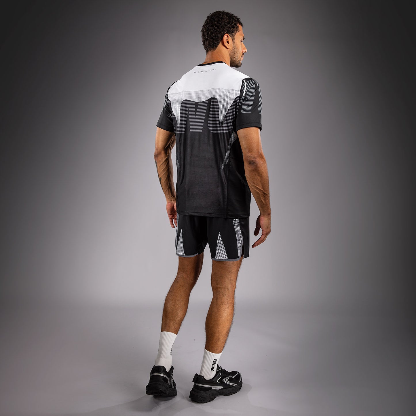 Venum Adrenaline Dry Tech Tシャツ – ブラック/シルバーグレー