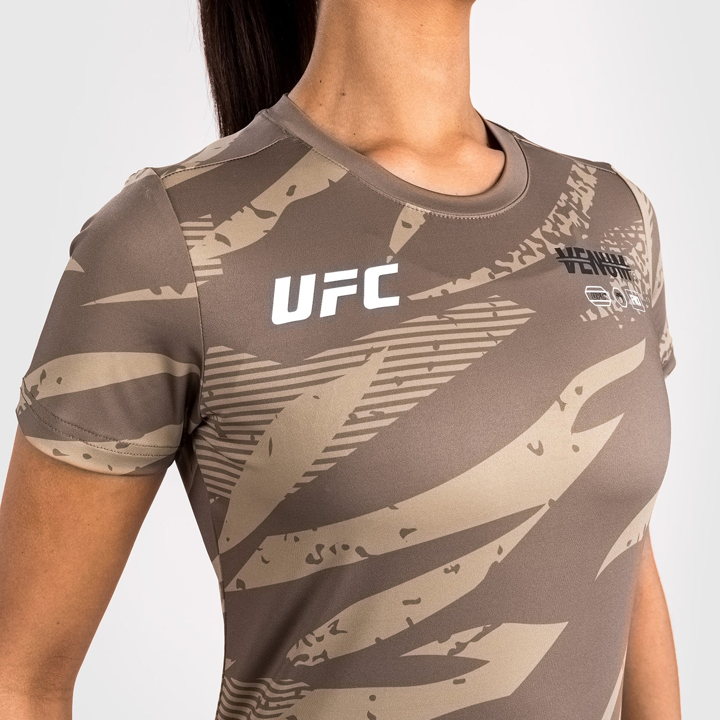 UFC Adrenaline By Venum Fight Week 女性用ドライテックTシャツ - Desert Camo