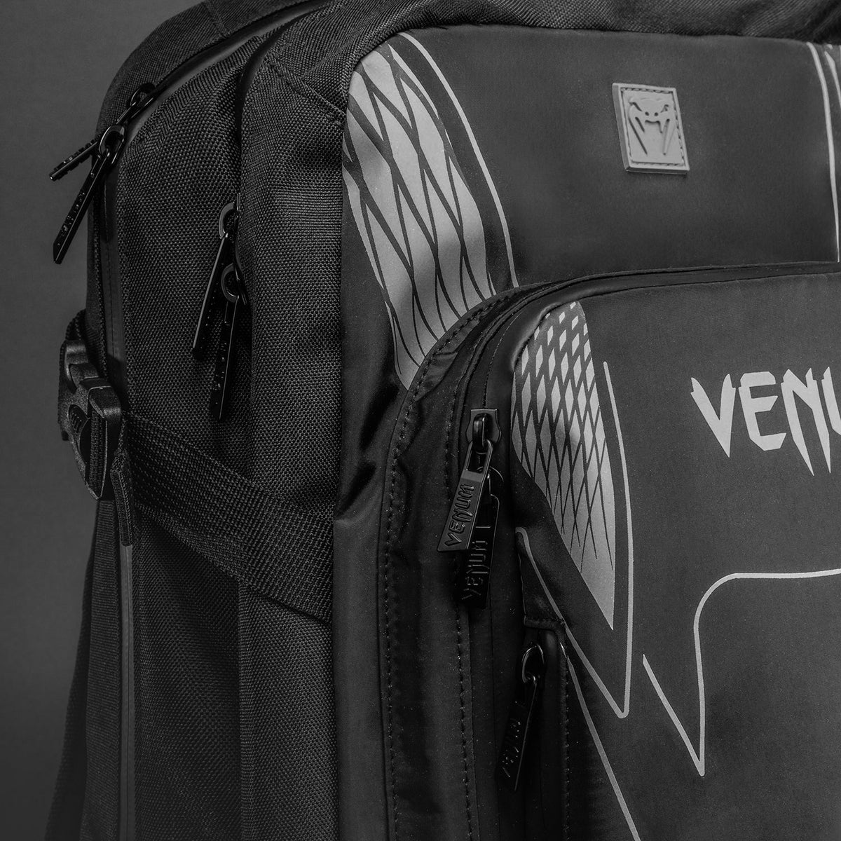 Venum Amazonia Reborn バックパック (15-25 L) - ブラック/グレー