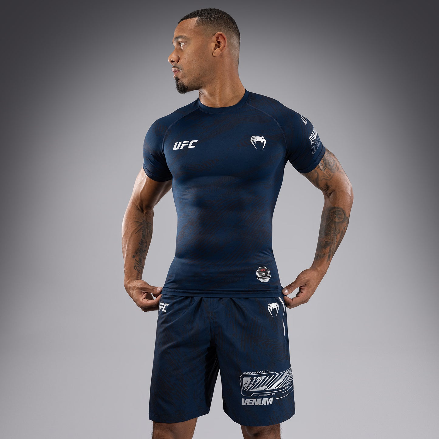 UFC Fusion by Venum Fight Week ショートスリーブラッシュガード（男性用） - オーシャニックブルー