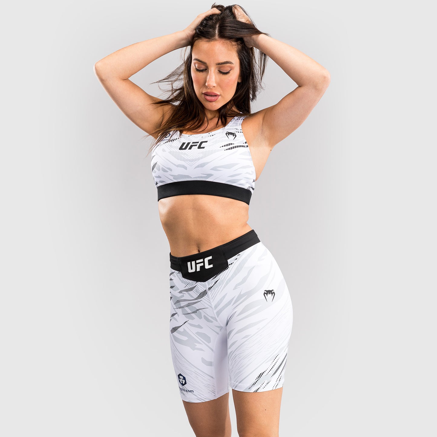 UFC Fusion by Venum Authentic Fight Night ヴァレトゥードショーツ（女性用、フィットラルゴ） - ホワイト