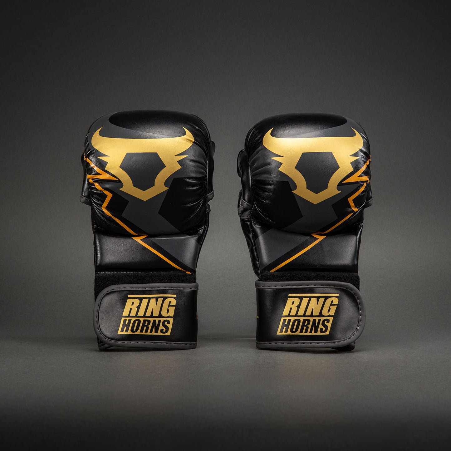 Ringhorns Charger by Venum MMA スパーリンググローブ – ブラック/ゴールド