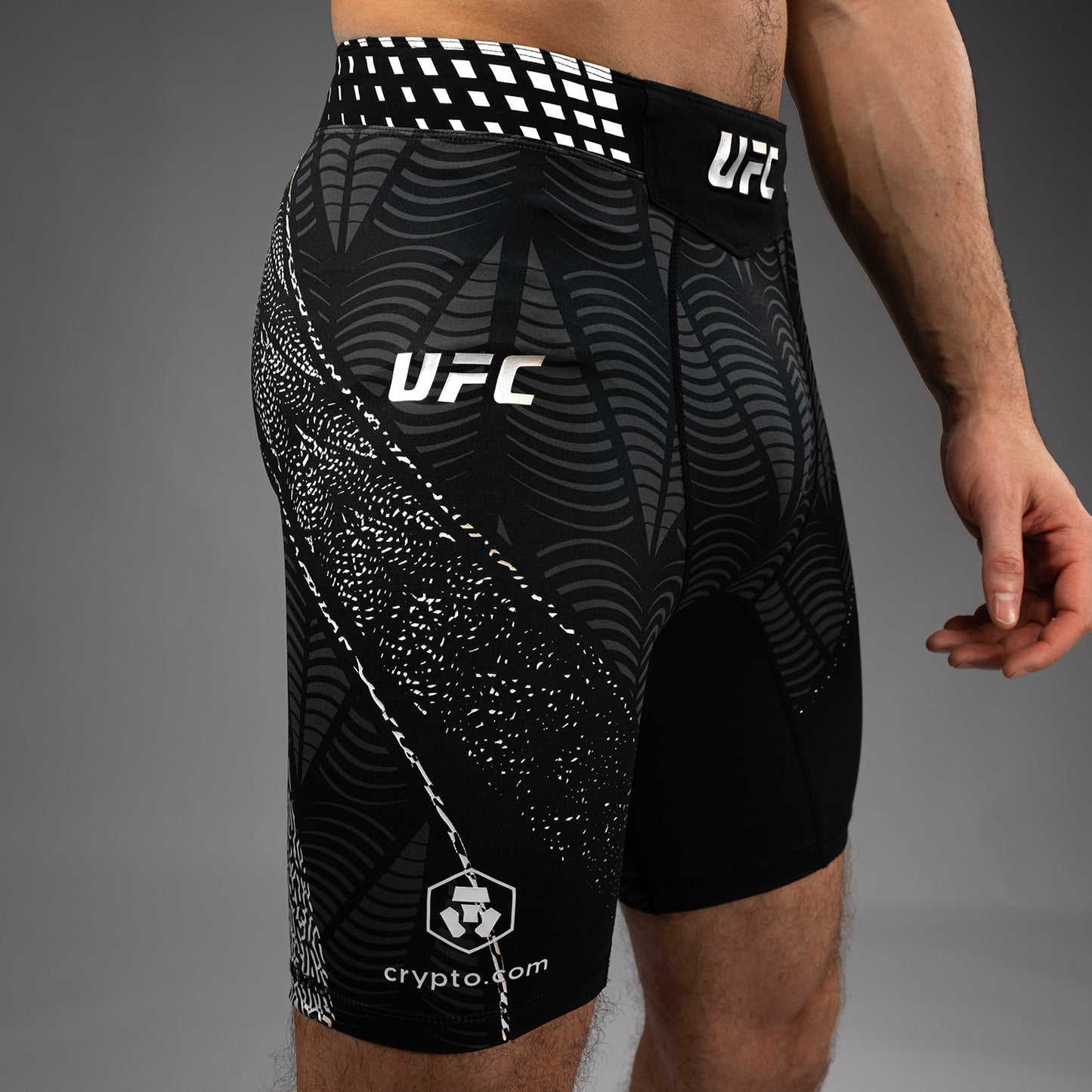 UFC Zenith by Venum Authentic Fight Night ヴァレトゥードショーツ メンズ - ブラック