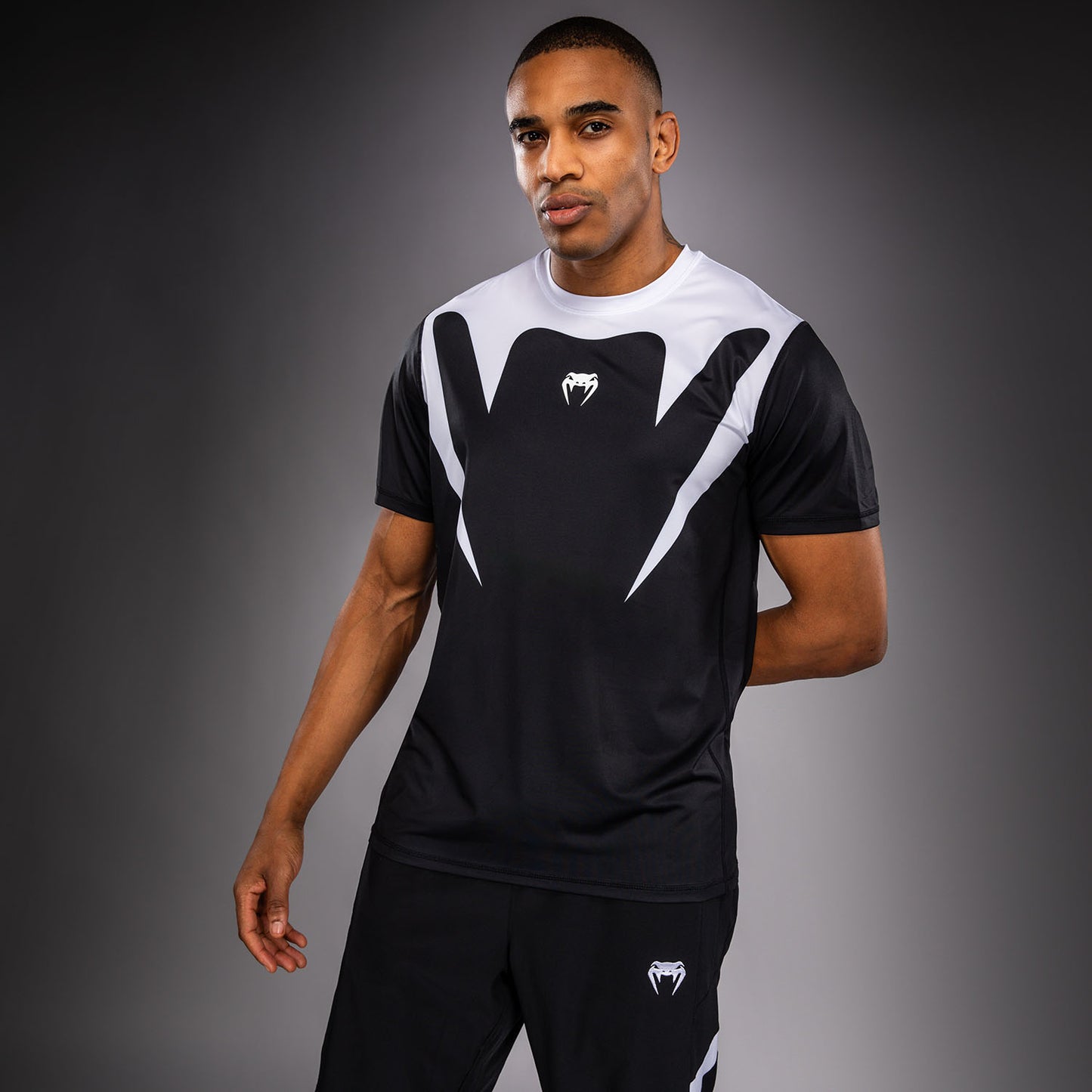 Venum Attack 90 ドライテックTシャツ – ホワイト/ブラック