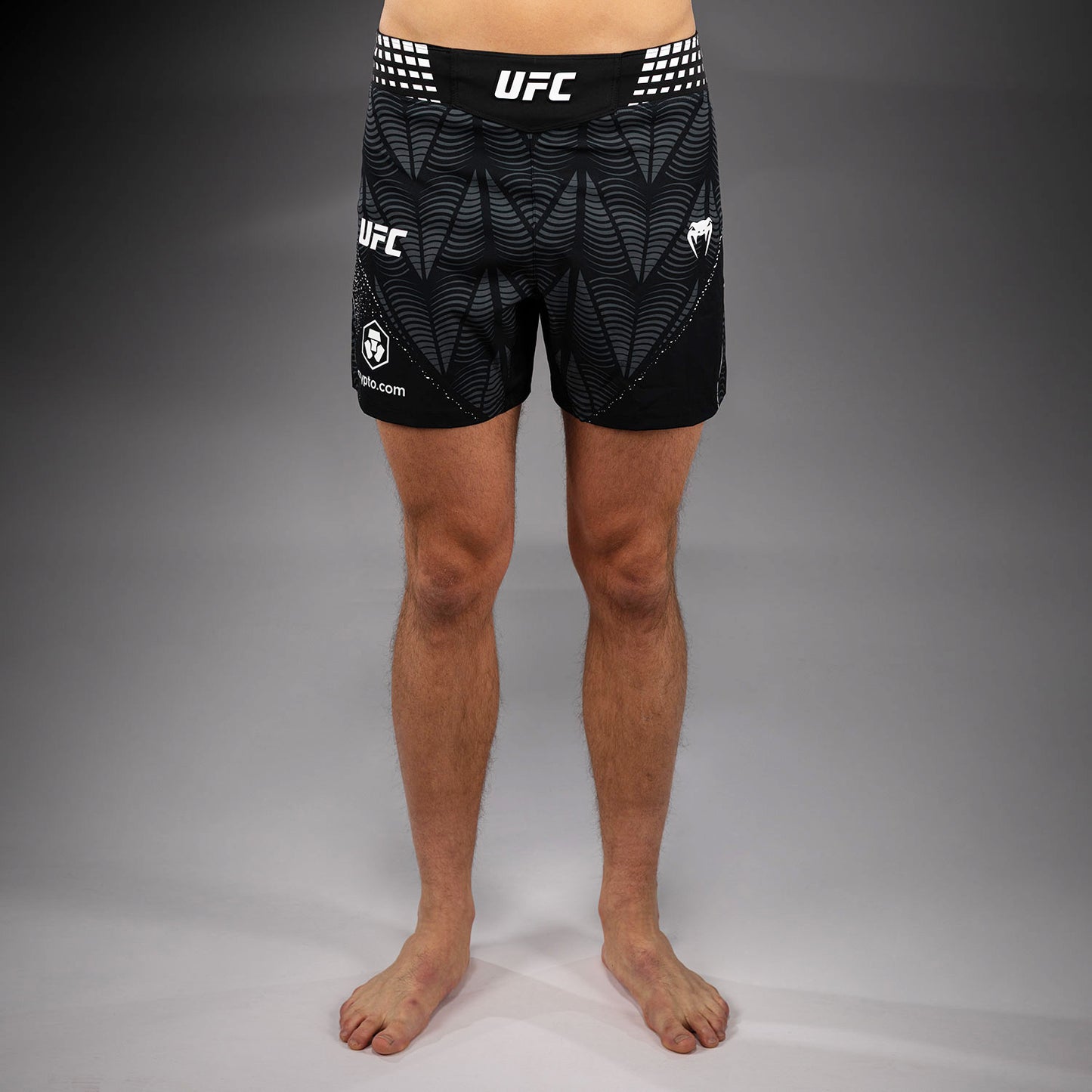 UFC Zenith by Venum Authentic Fight Night ショートフィットファイトショーツ メンズ - ブラック