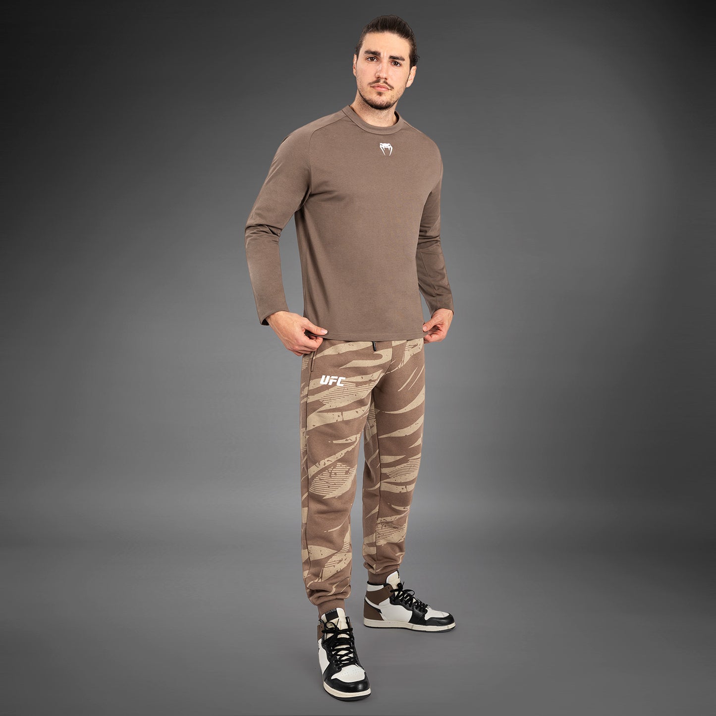 UFC Adrenaline By Venum Fight Week - メンズロングスリーブTシャツ - Bronze