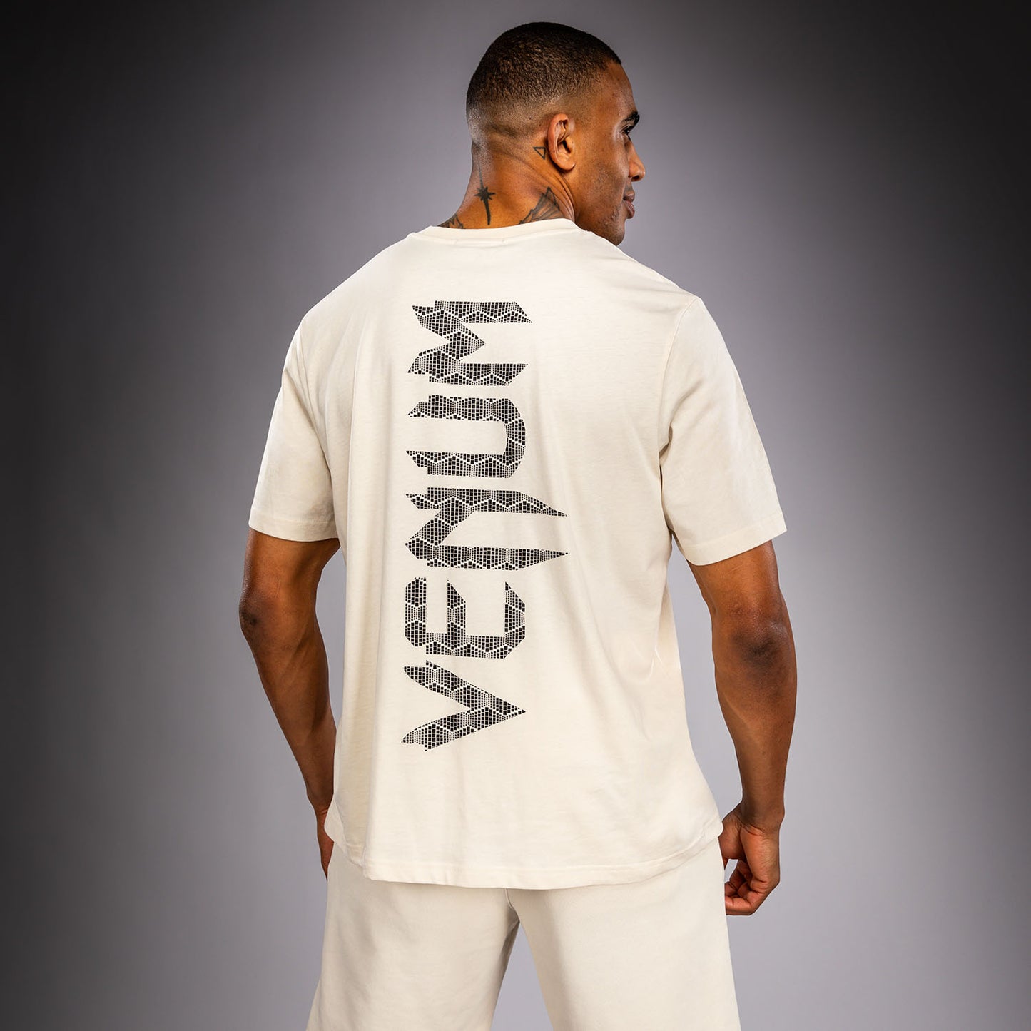 Venum Naga Tシャツ – オフホワイト