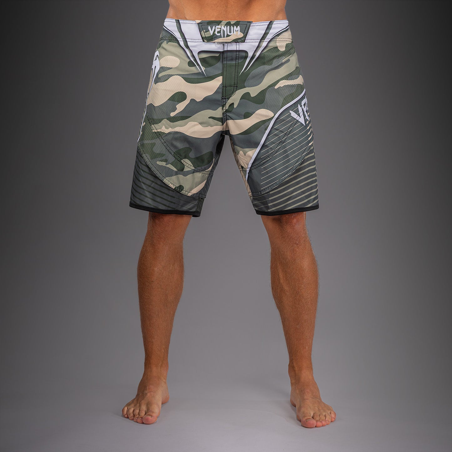 Venum Camo Hero ファイトショーツ - カーキ/オフホワイト