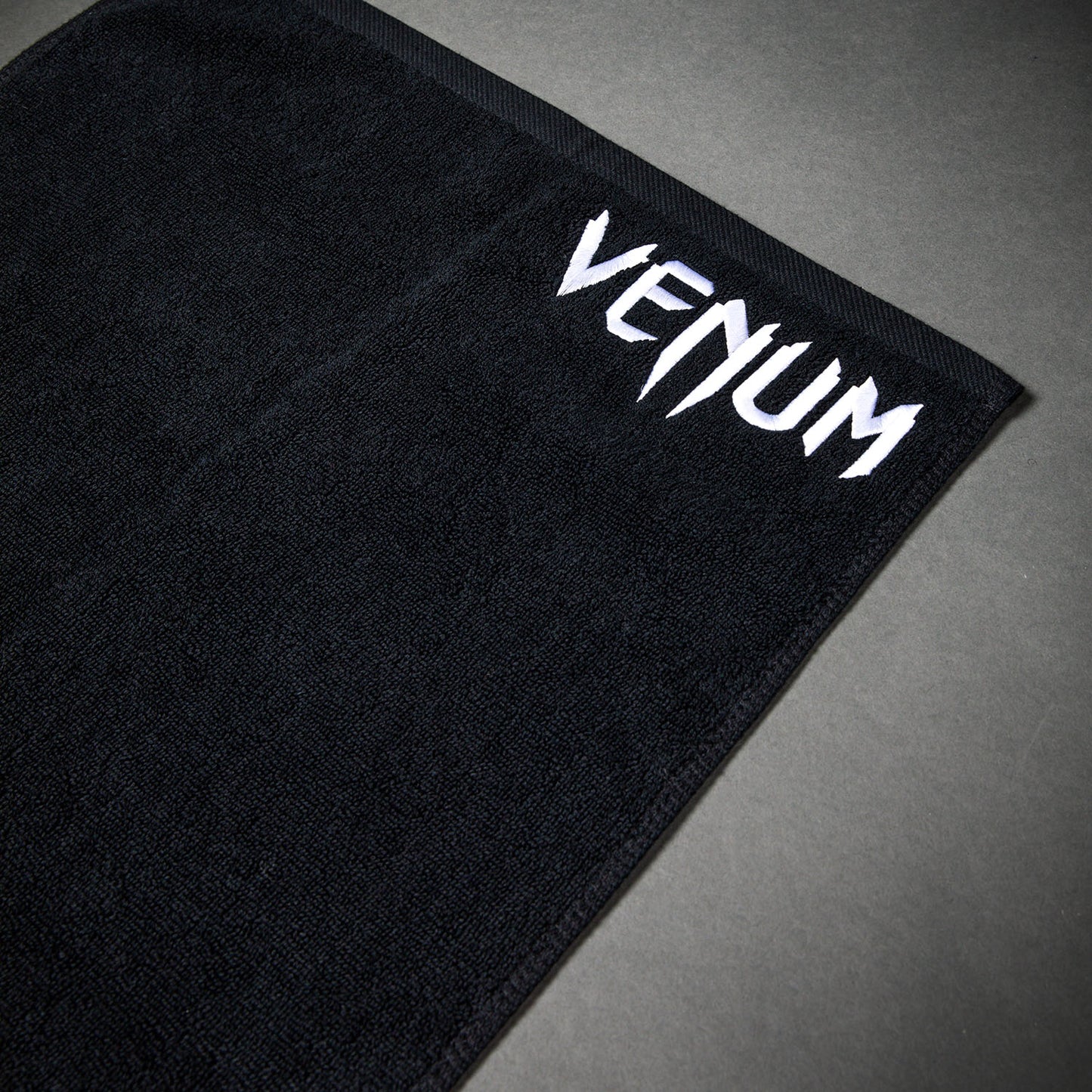 Venum MX Basics タオル - ブラック/ホワイト