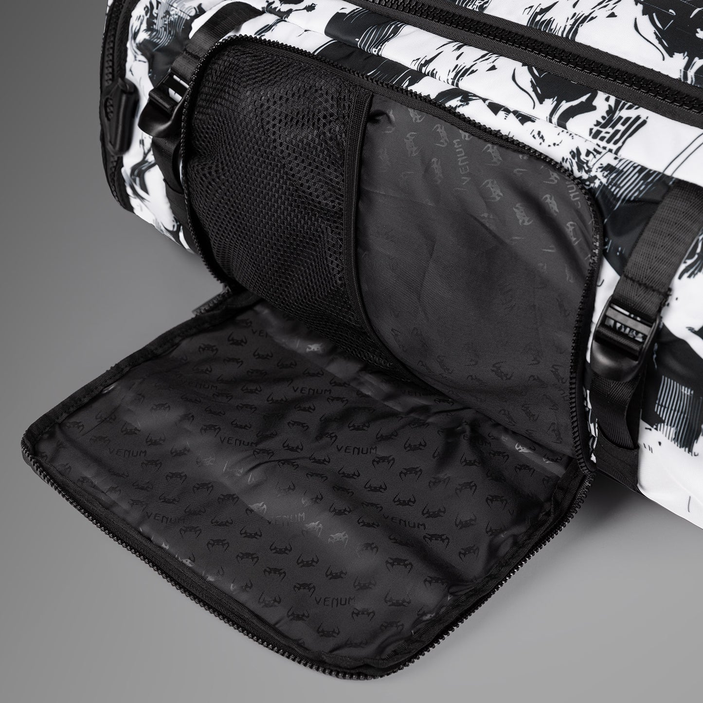 UFC Zenith by Venum Authentic Fight Week スポーツバッグ - ホワイト