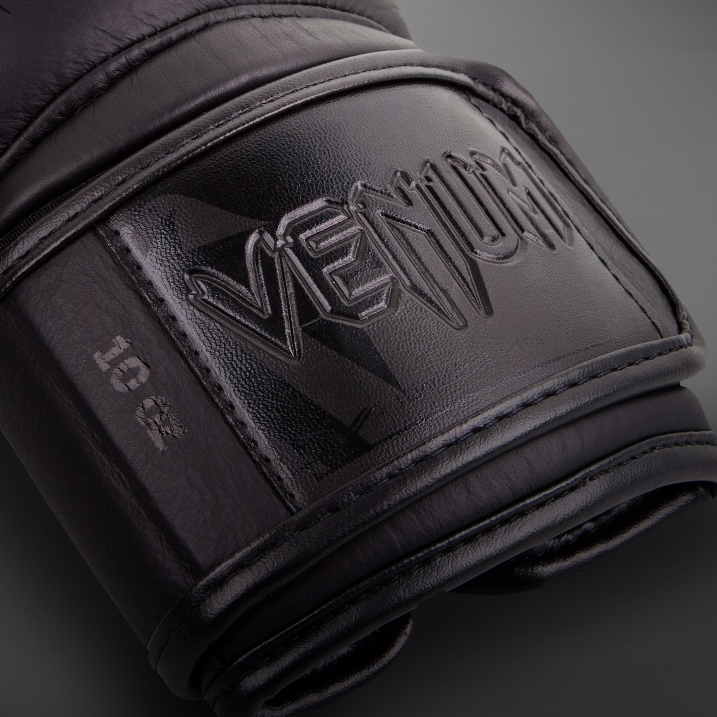 Venum Giant 3.0 ボクシンググローブ - ナッパレザー- ブラック/ブラック