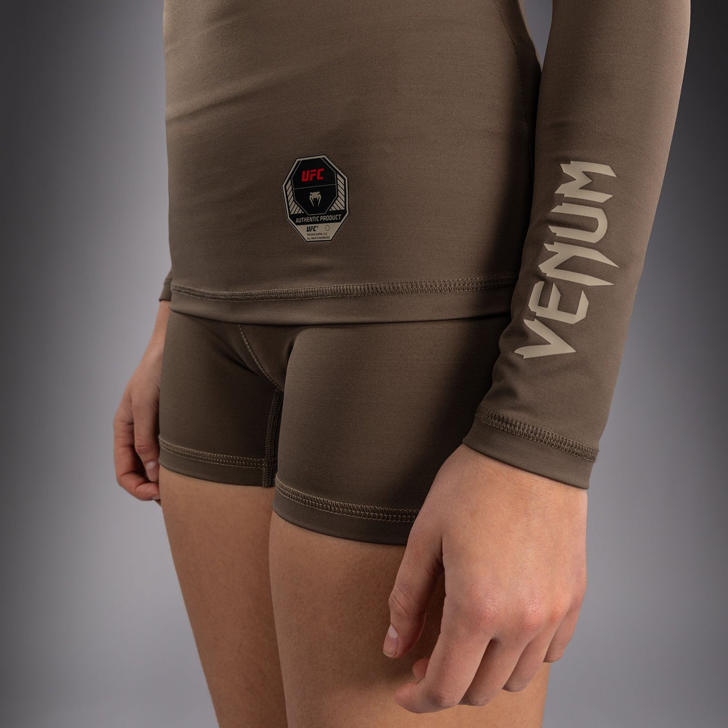 Venum UFC Unity by Venum Authentic Fight Week ウィメンズ テクニカル 長袖ラッシュガード - ブラウン