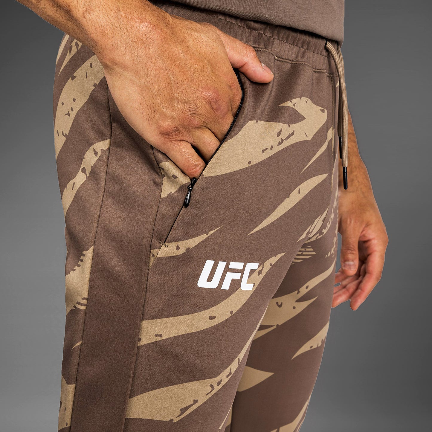UFC Adrenaline By Venum Fight Week 男性用パンツ - Desert Camo