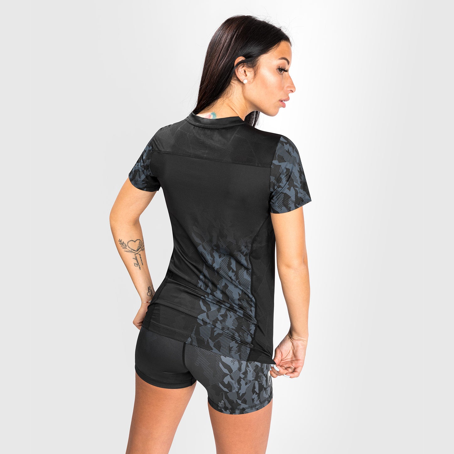 Venum UFC Authentic Fight Week ウィメンズ パフォーマンス 半袖Tシャツ – ブラック