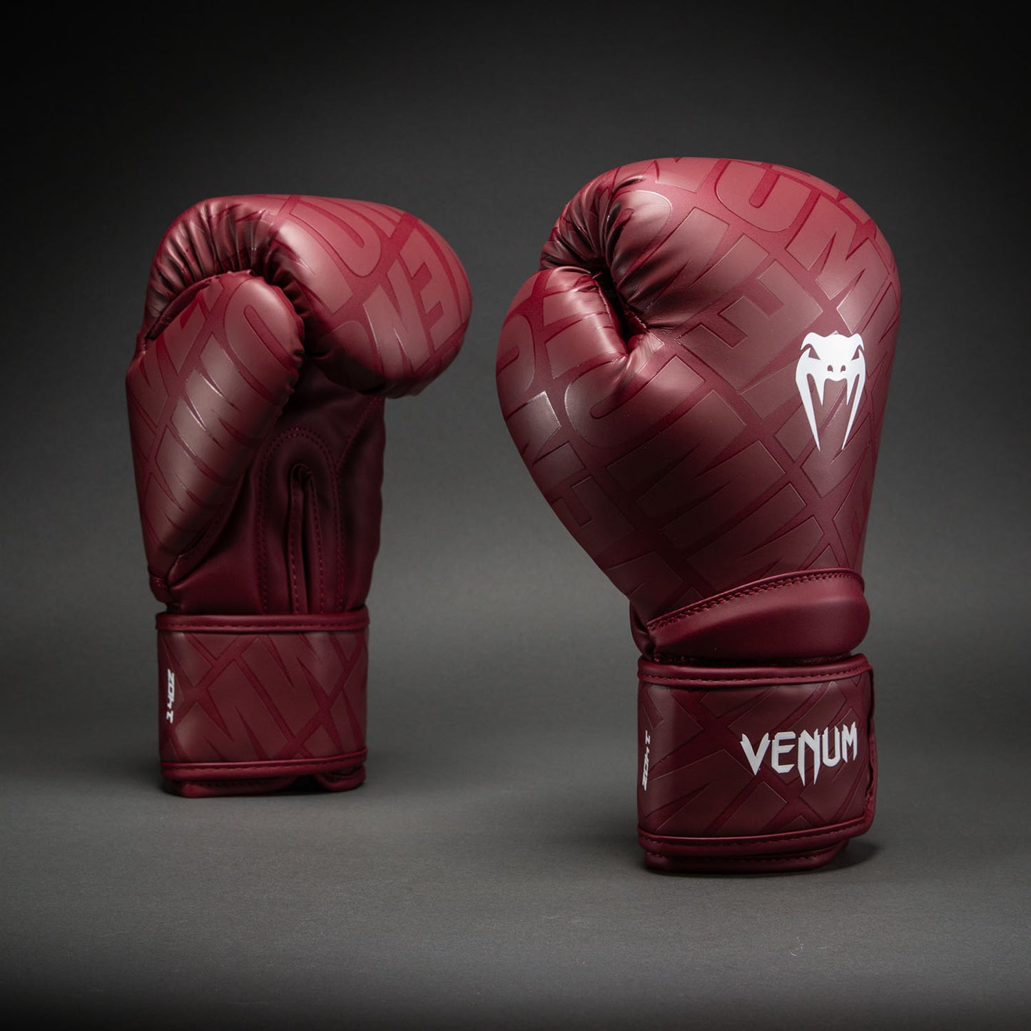 Venum Contender 1.5 XT 3D ボクシンググローブ – ダークレッド