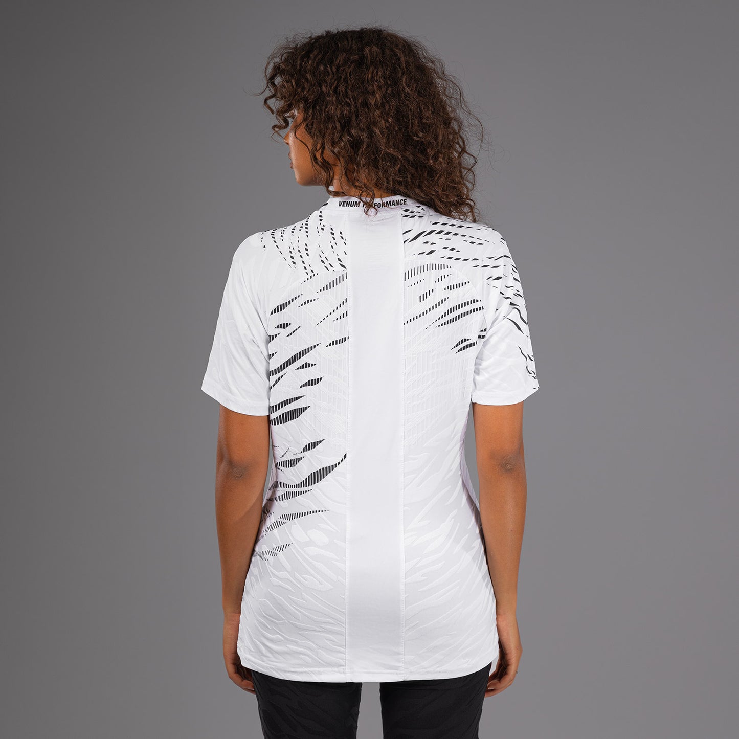 UFC Fusion by Venum Authentic Fight Night レースTシャツ（女性用） - ホワイト