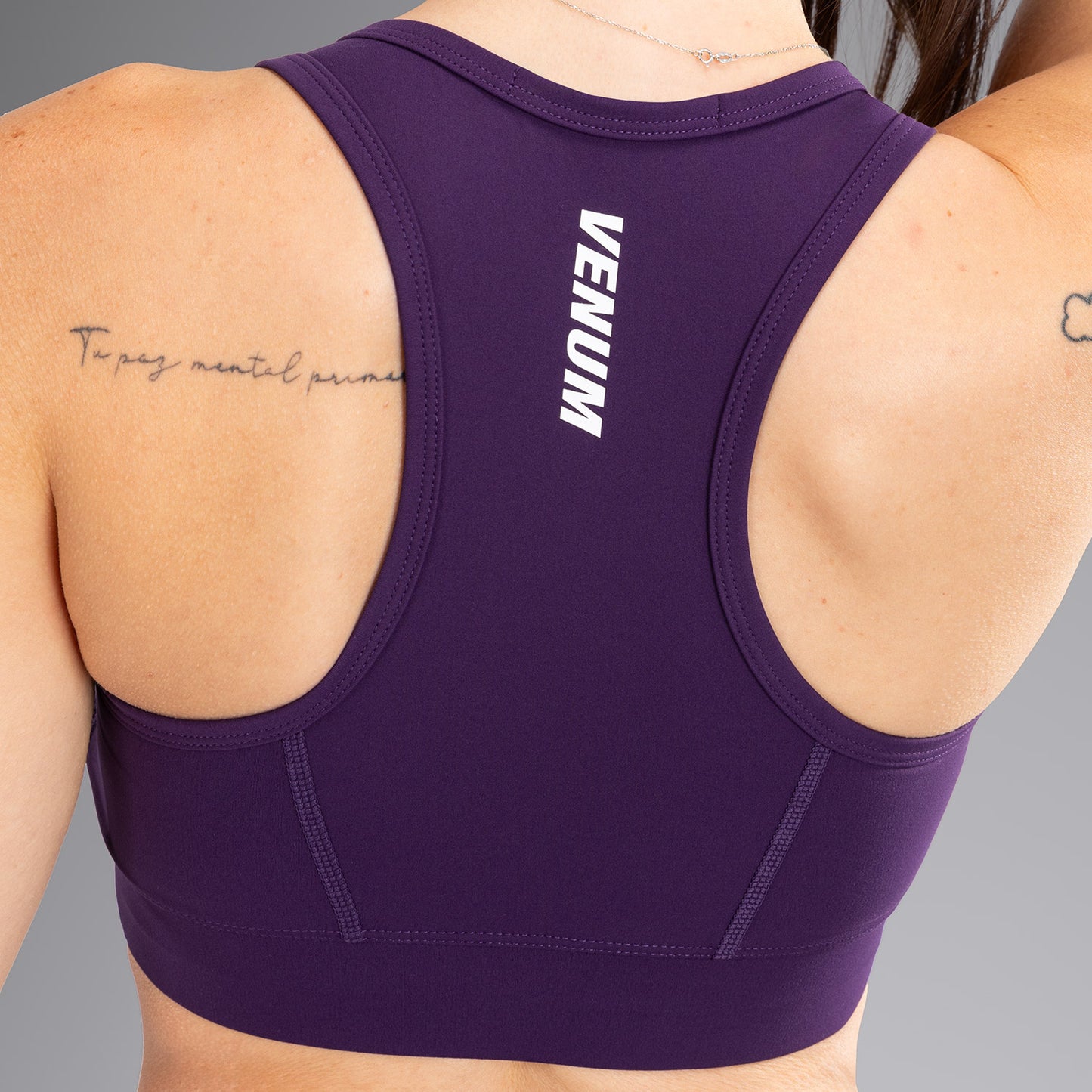 Venum Essential Women’s Medium Impact スポーツブラ - ダークパープル