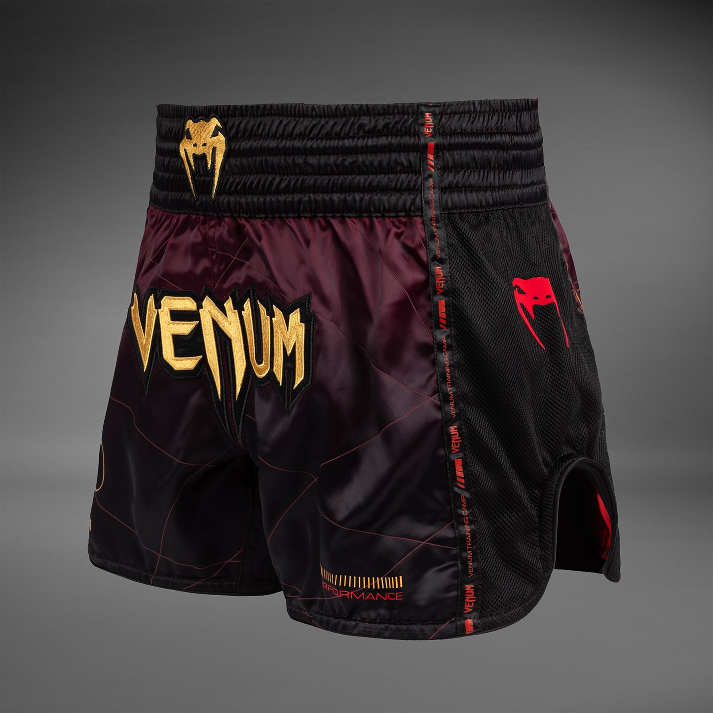 Venum Tactical XT ムエタイショーツ - ブラック/ブルゴーニュ/ゴールド