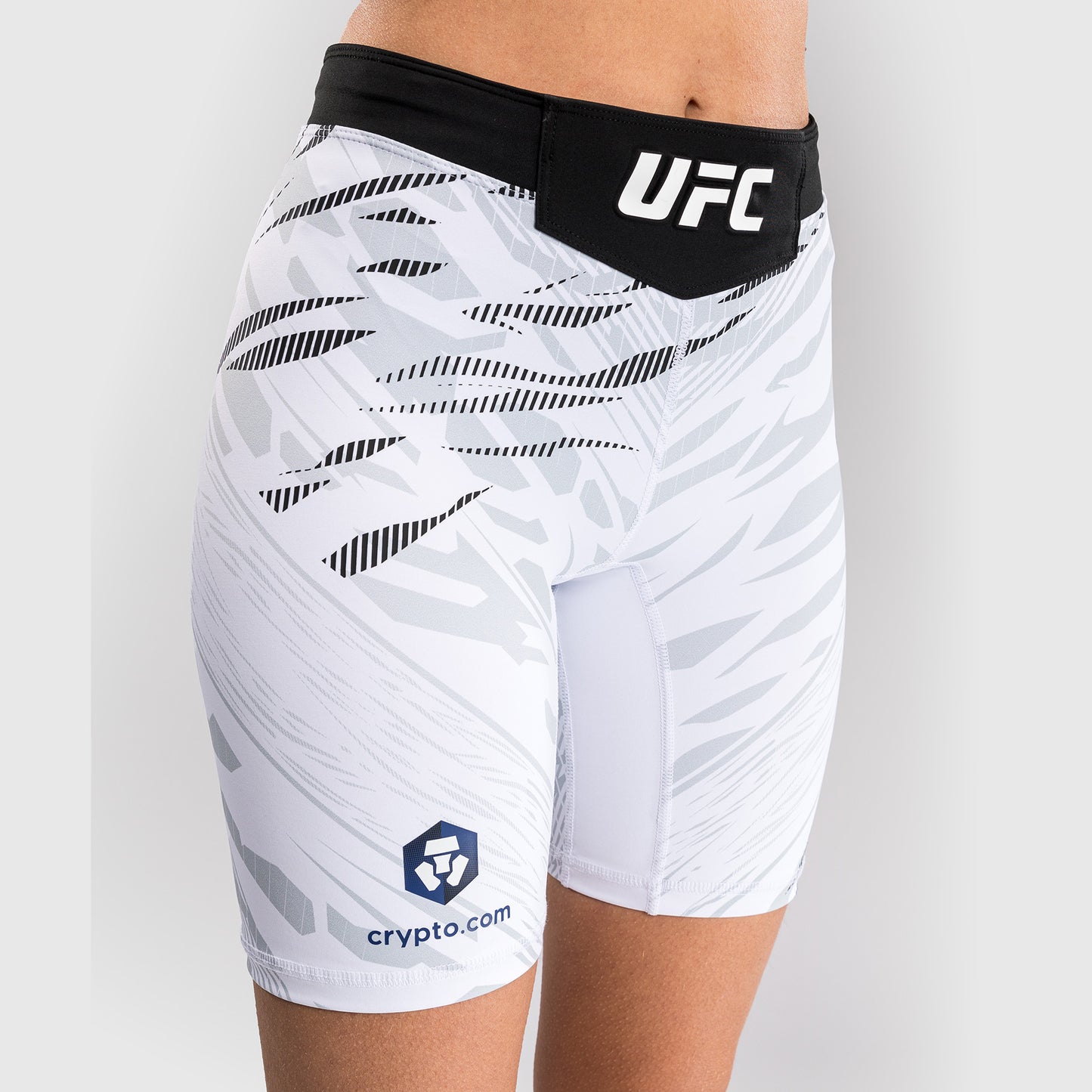 UFC Fusion by Venum Authentic Fight Night ヴァレトゥードショーツ（女性用、フィットラルゴ） - ホワイト