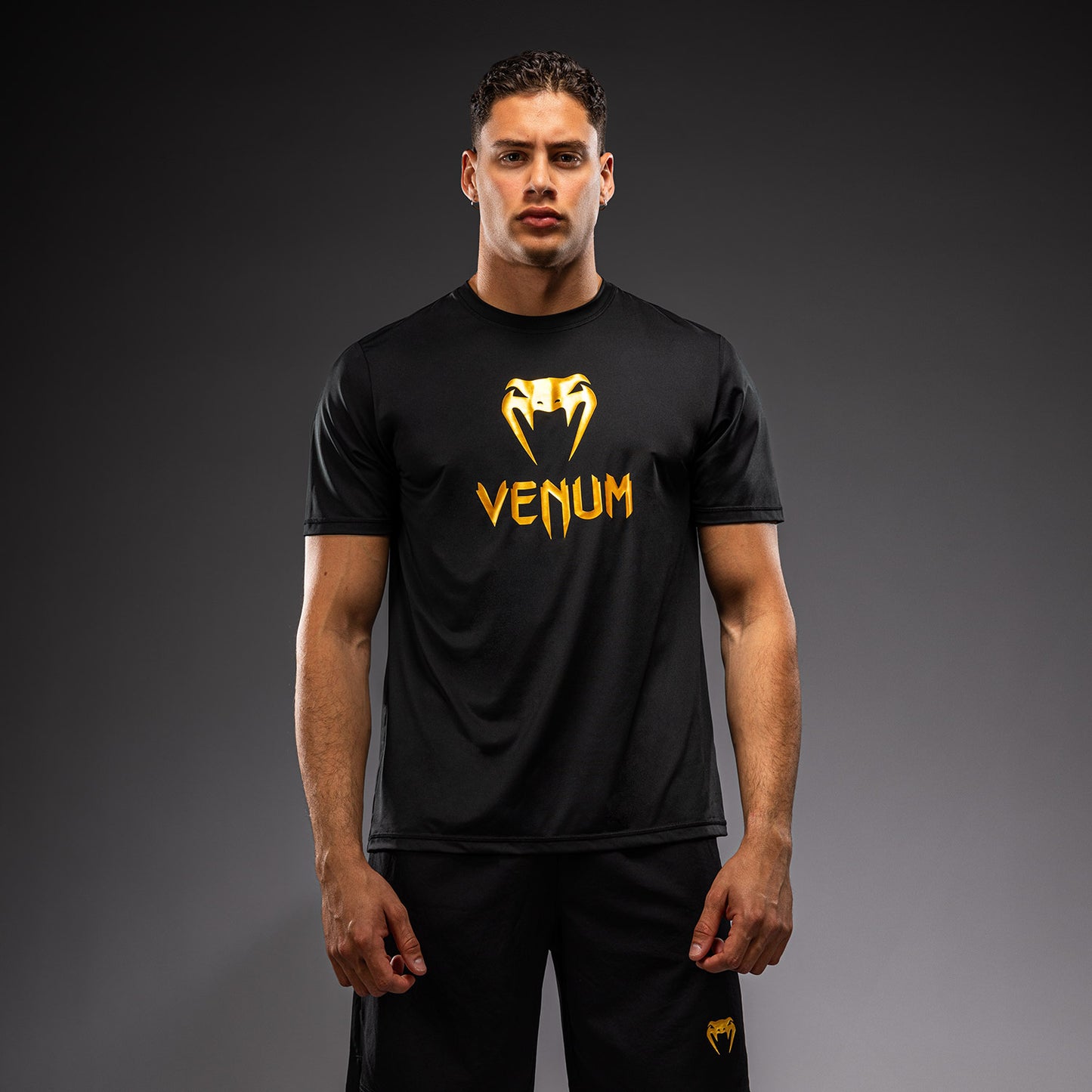 Venum Classic Dry Tech Tシャツ - ブラック/ゴールド