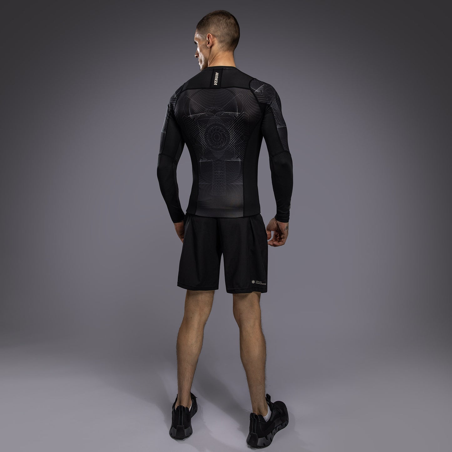 Venum G-Fit Air 長袖ラッシュガード メンズ - ディープブラック/デザートサンド
