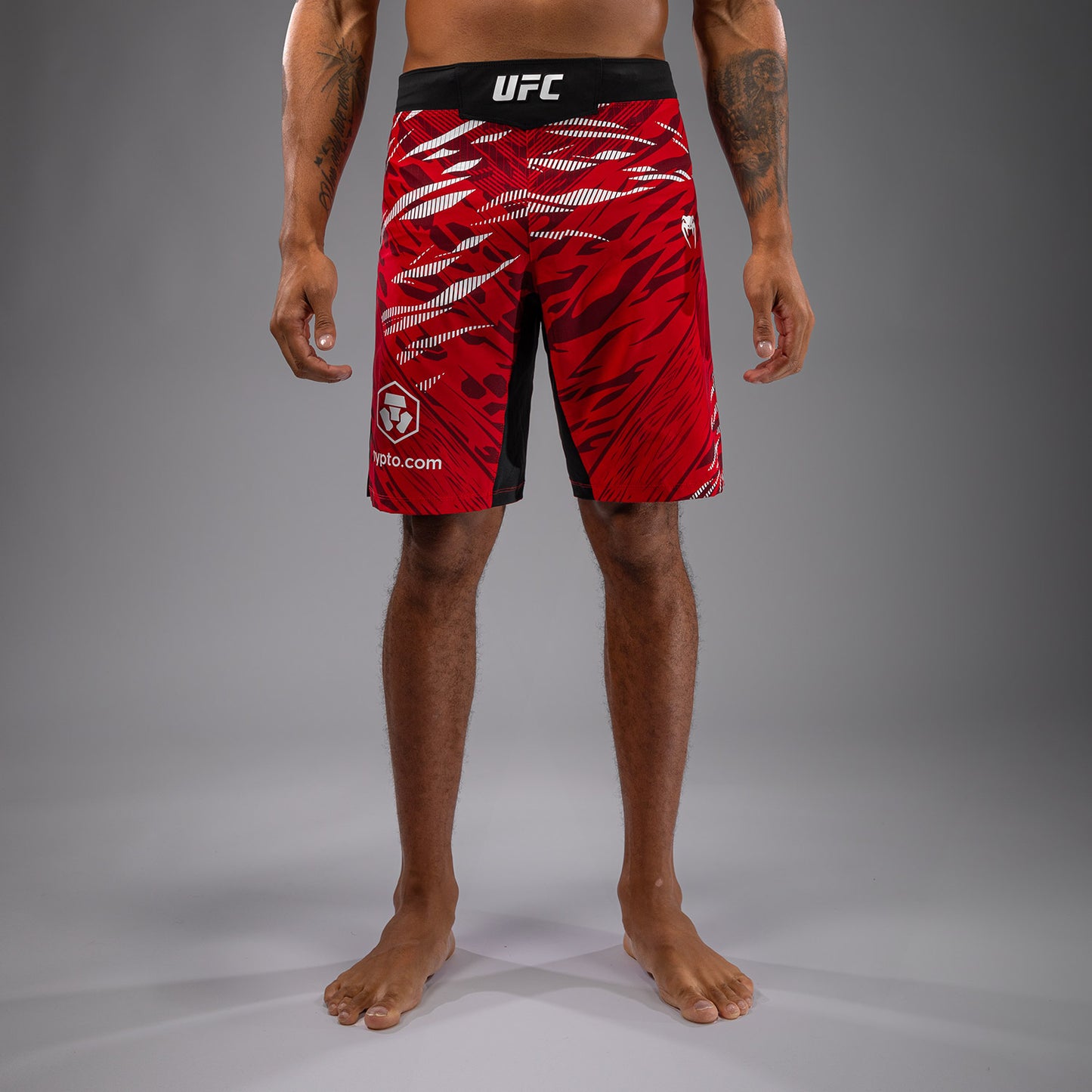 UFC Fusion by Venum Authentic Fight Night レスリングショーツ（男性用、フィットラルゴ） - レッド