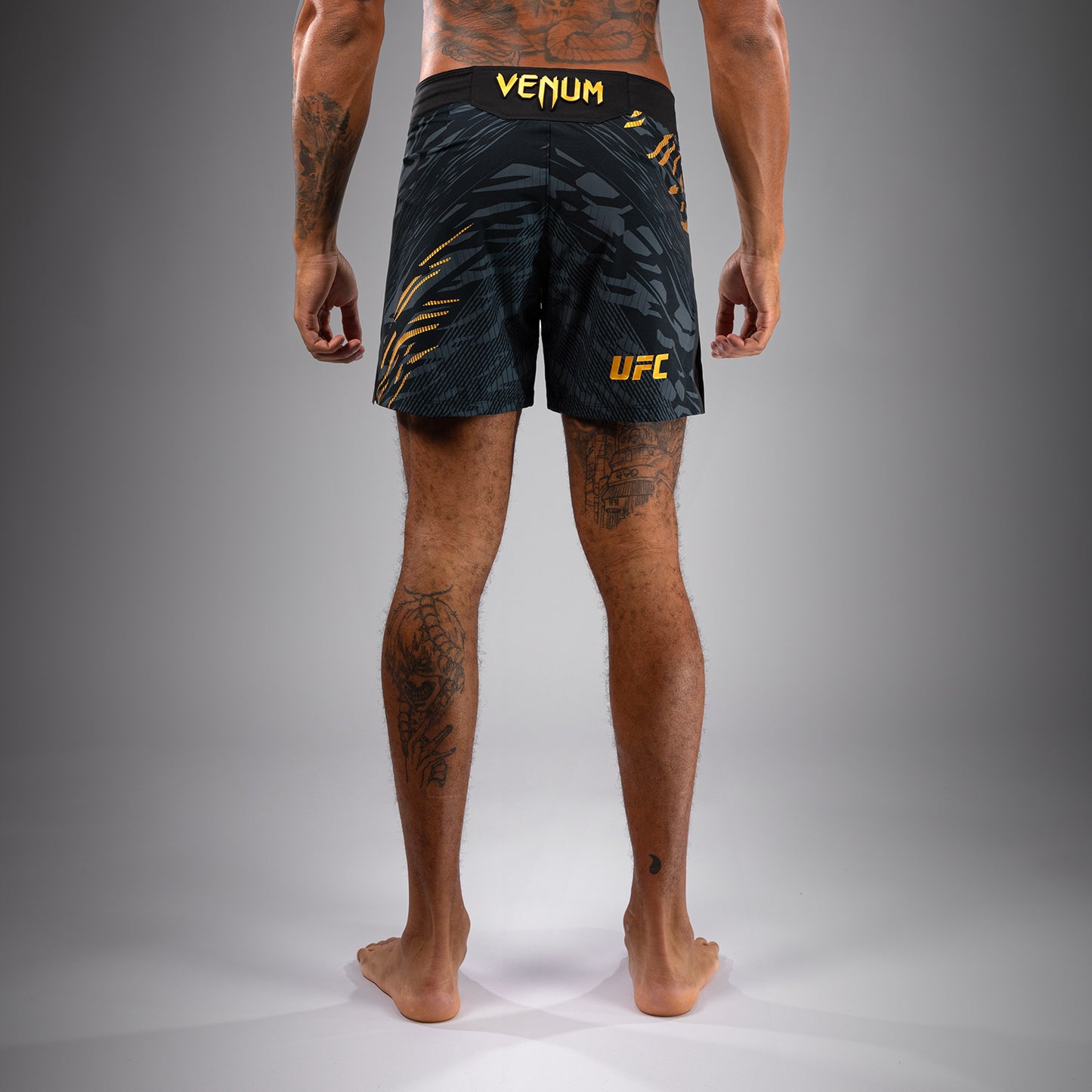 UFC Fusion by Venum Authentic Fight Night レスリングショーツ（男性用、フィットコルト） - チャンピオン