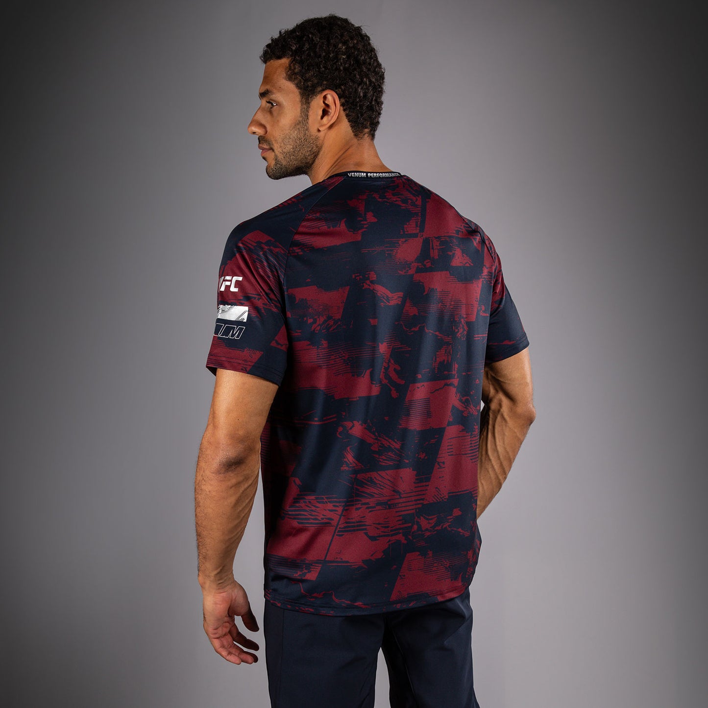 UFC Zenith by Venum Authentic Fight Week パフォーマンス半袖Tシャツ メンズ - ネイビーブルー/バーガンディ/シルバー