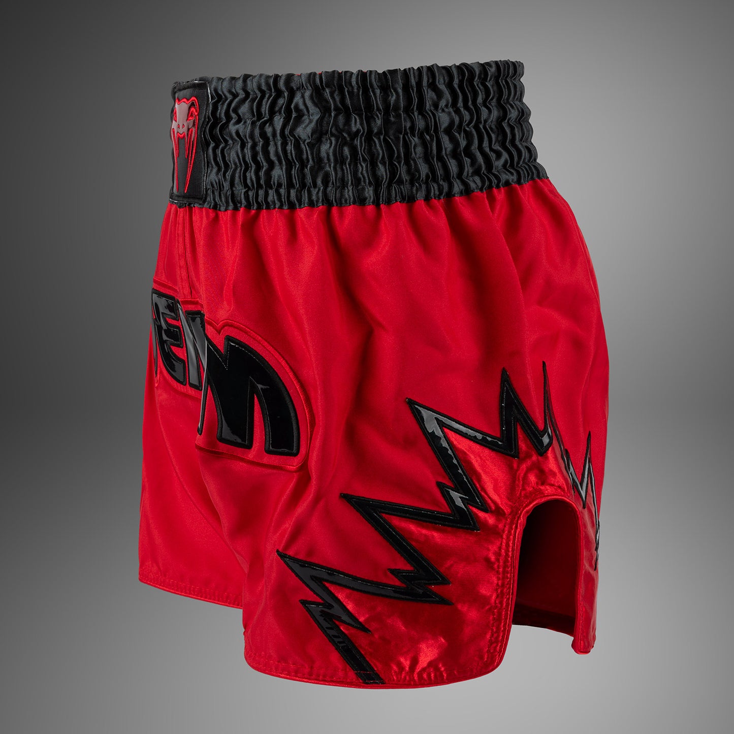 Venum Inferno Muay Thai ショーツ - レッド/チャコールグレー/ブラック