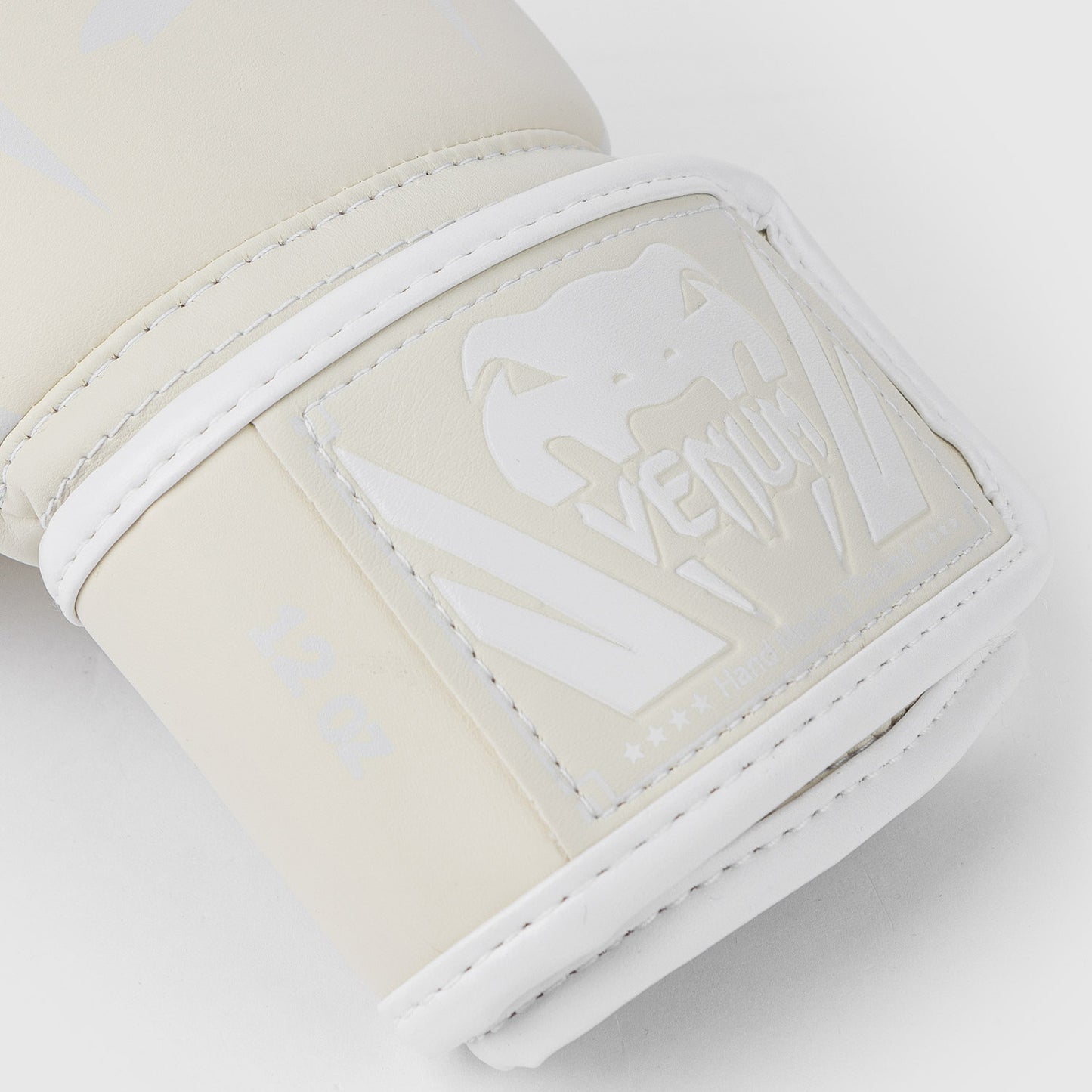 Venum Elite ボクシンググローブ：ホワイト／ホワイト