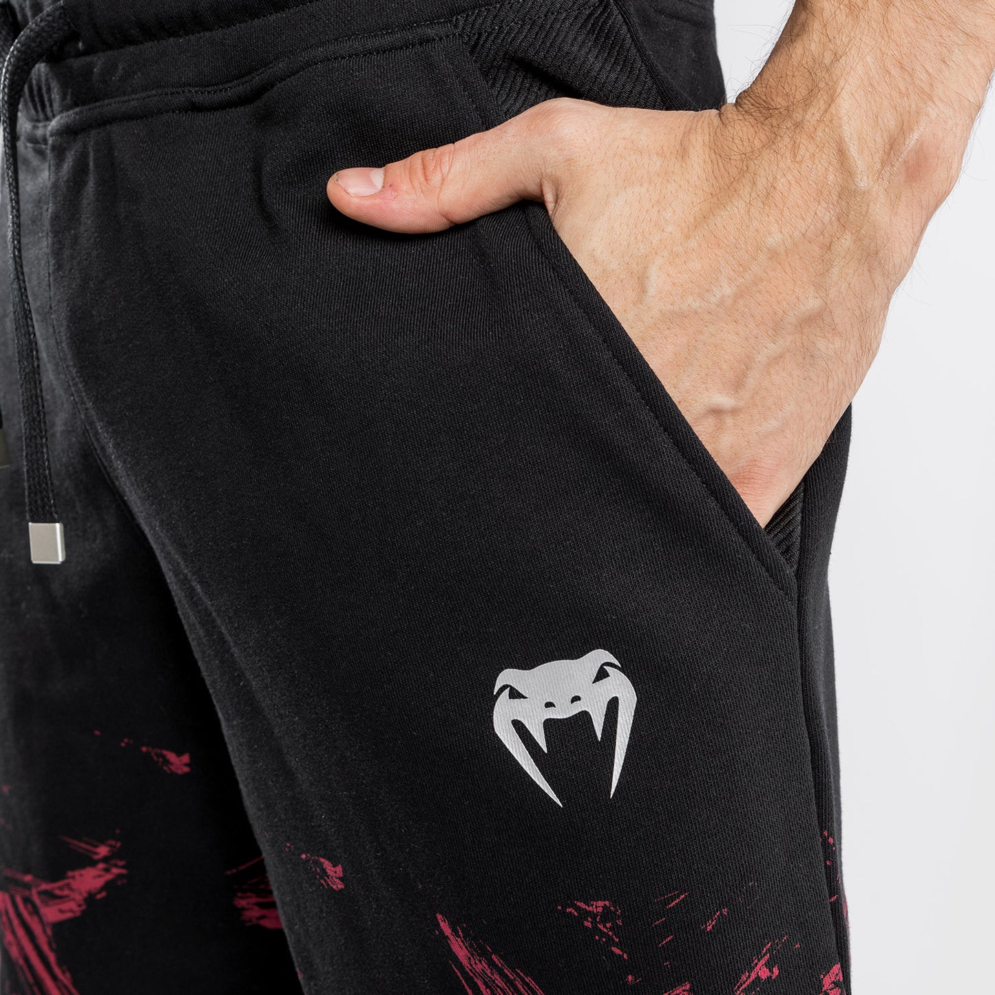 Venum UFC Authentic Fight Week メンズ 2.0 ショーツ – ブラック/レッド