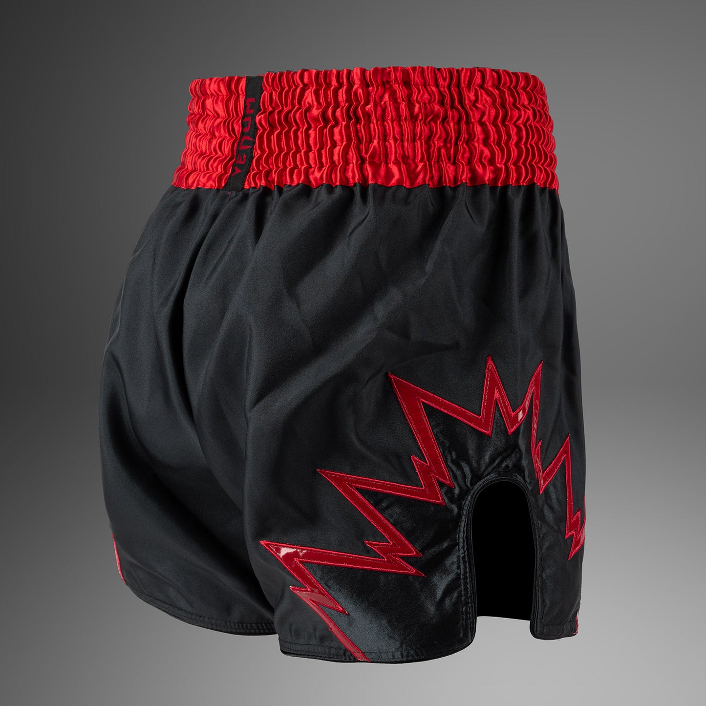 Venum Inferno Muay Thai ショーツ - チャコールグレー/レッド