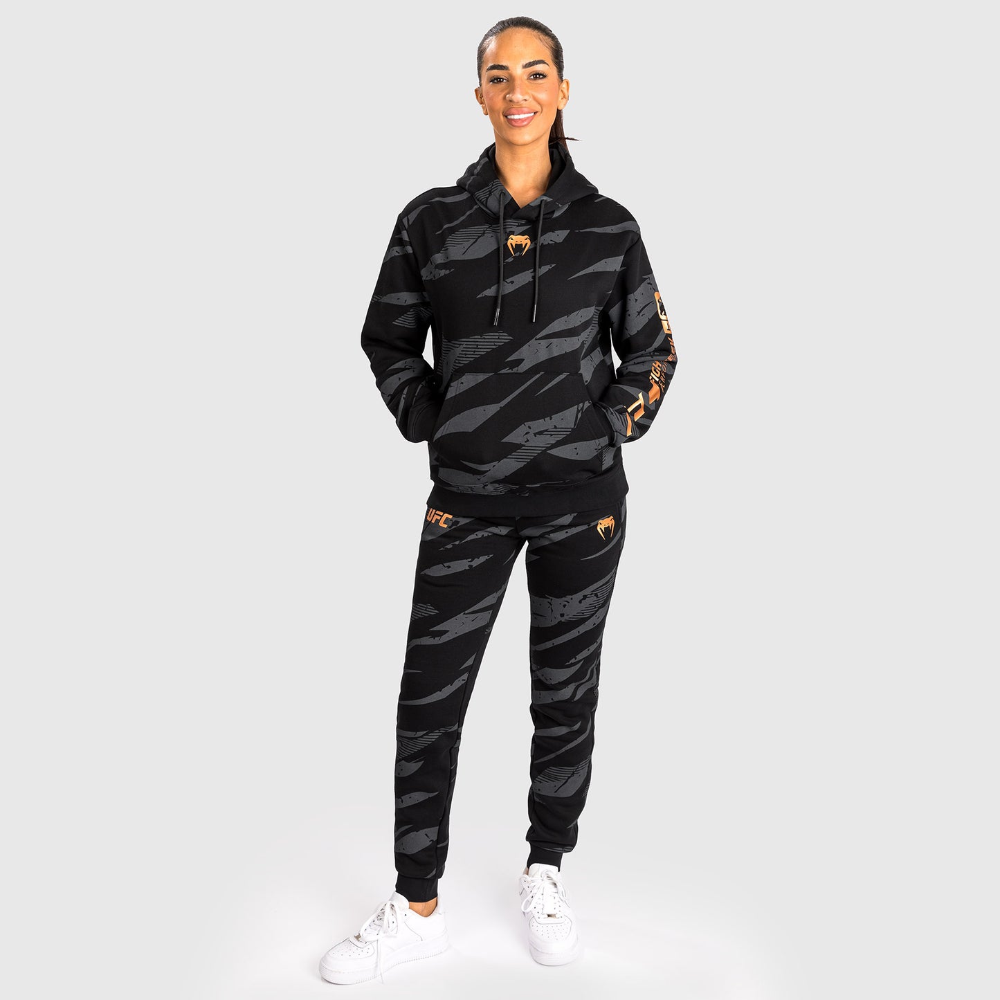 UFC Adrenaline By Venum Fight Week - 女性用プルオーバーパーカー - Urban Camo
