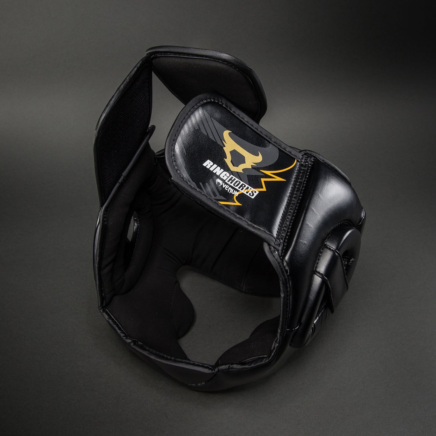 Venum Ringhorns Charger ヘッドギア – ブラック/ゴールド