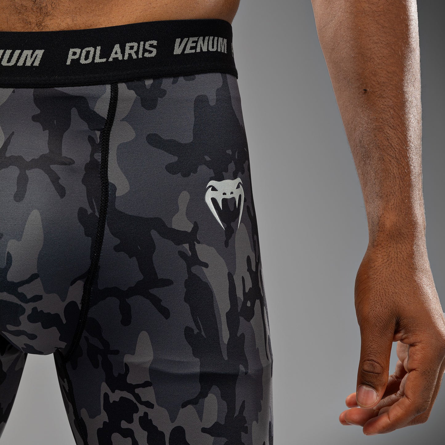 Venum x Polaris Vale Tudo ショーツ - ブラック/ストームグレー