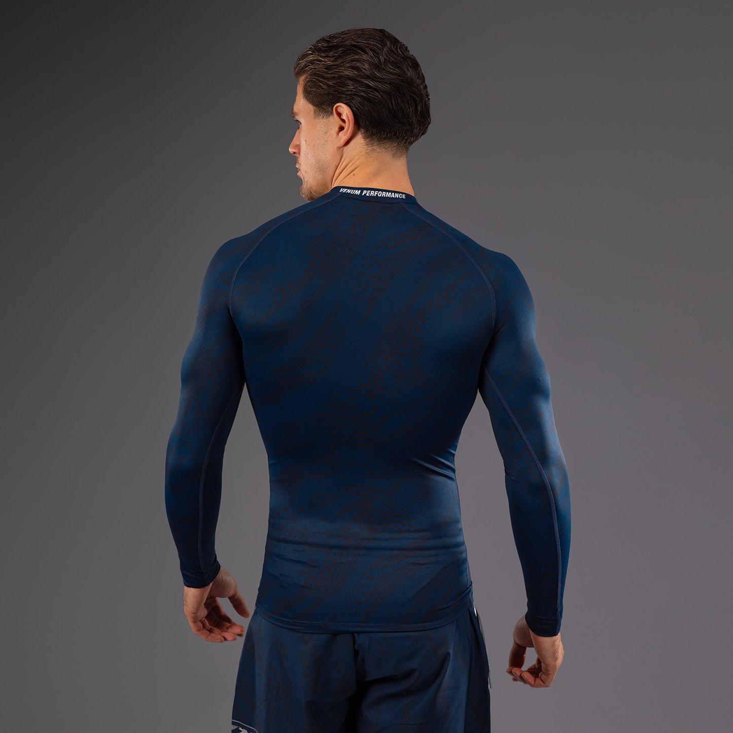 UFC Fusion by Venum Fight Week ロングスリーブラッシュガード（男性用） - オーシャニックブルー