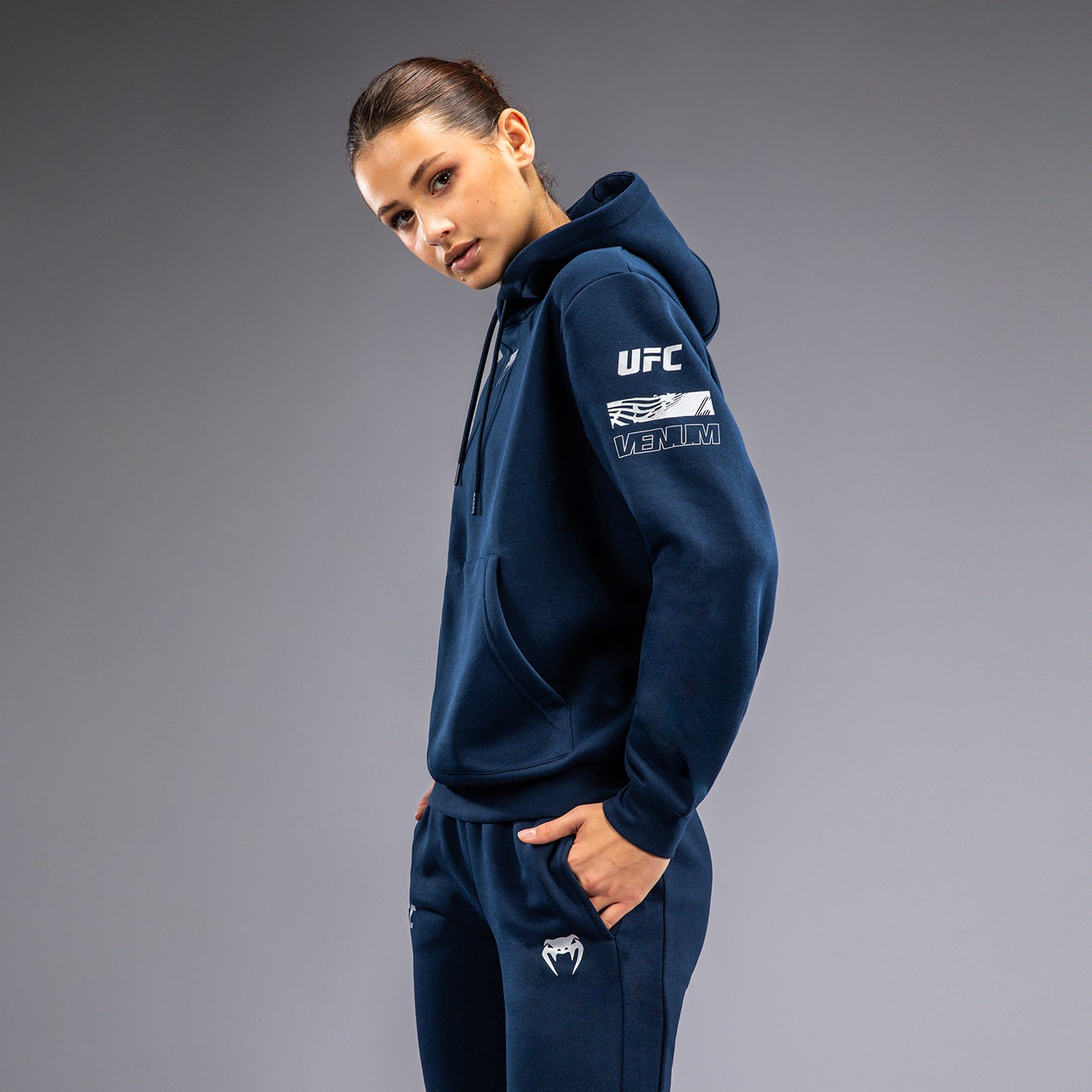 UFC Fusion by Venum Fight Week フード付きスウェットシャツ（女性用） - オーシャンブルー