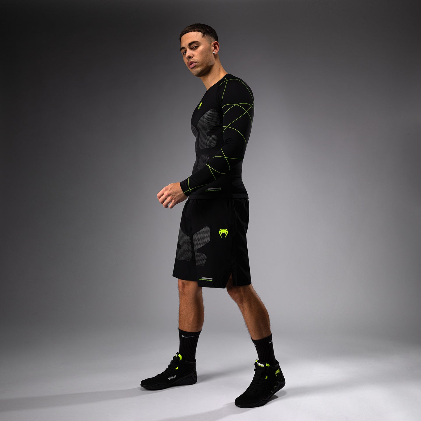 Venum Training Camp 4.0 メンズ・ロングスリーブ・ラッシュガード - ブラック／ネオングリーン
