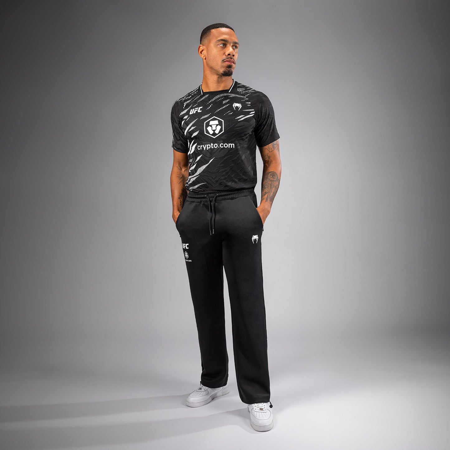 UFC Fusion by Venum Authentic Fight Night ストレートレッグパンツ（男性用） - ブラック