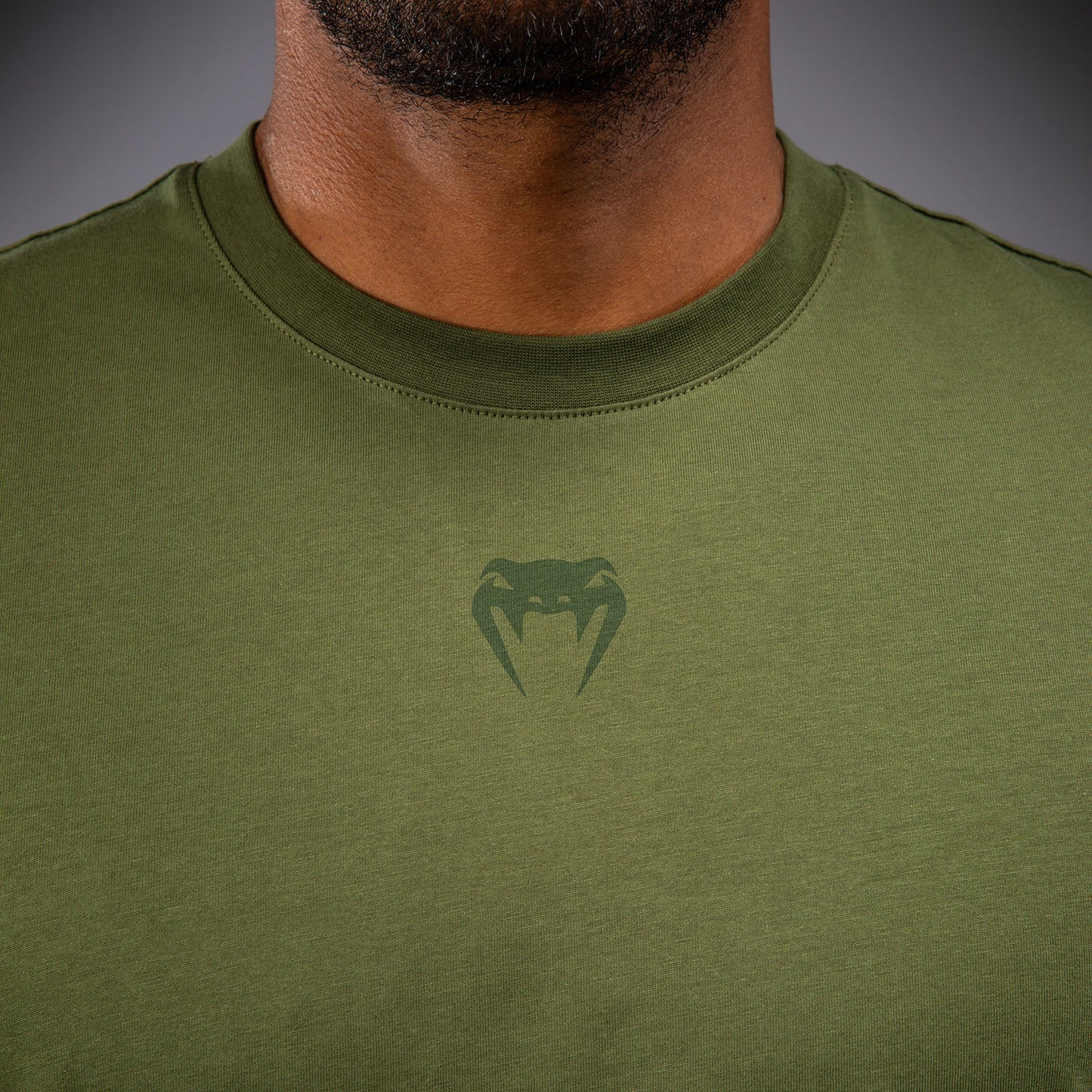 Venum Naga Tシャツ – カーキ