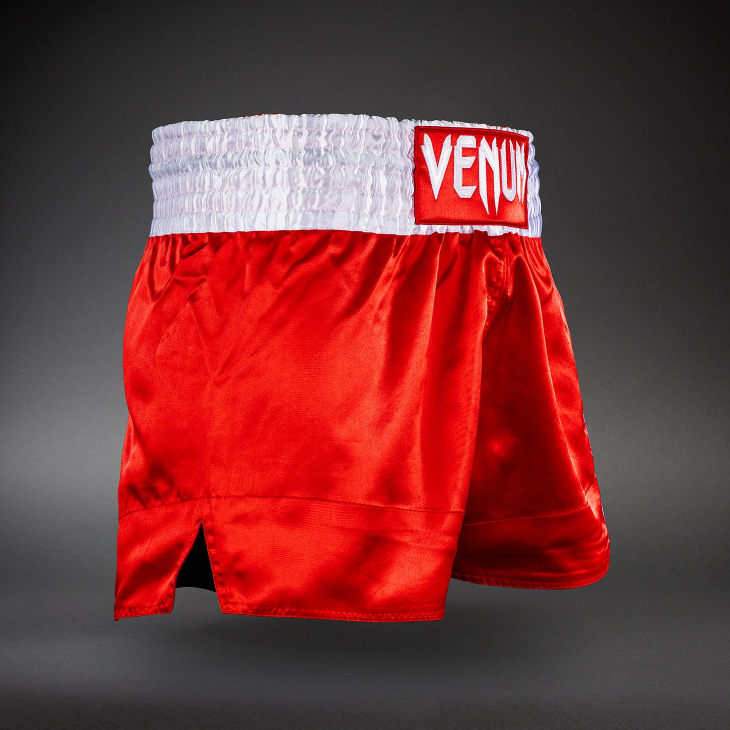 Venum Classic ムエタイショーツ – レッド